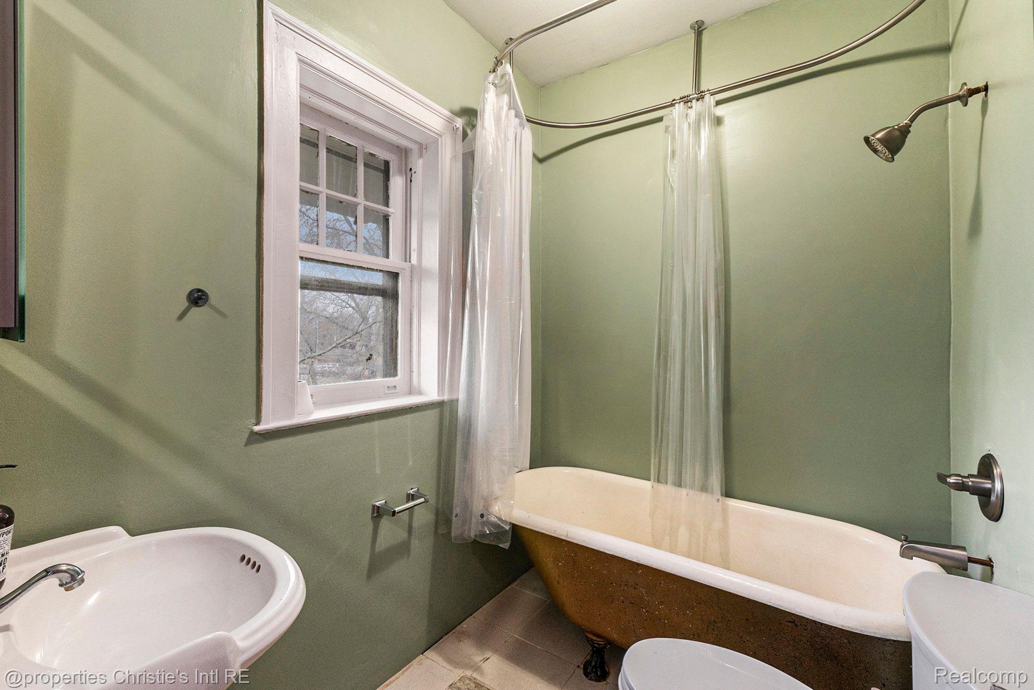 10 LONGFELLOW Street