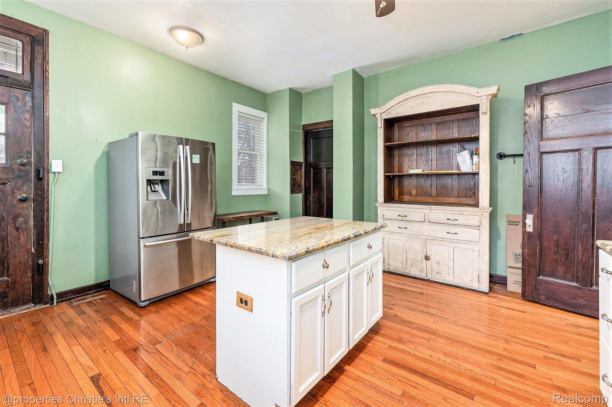 10 LONGFELLOW Street