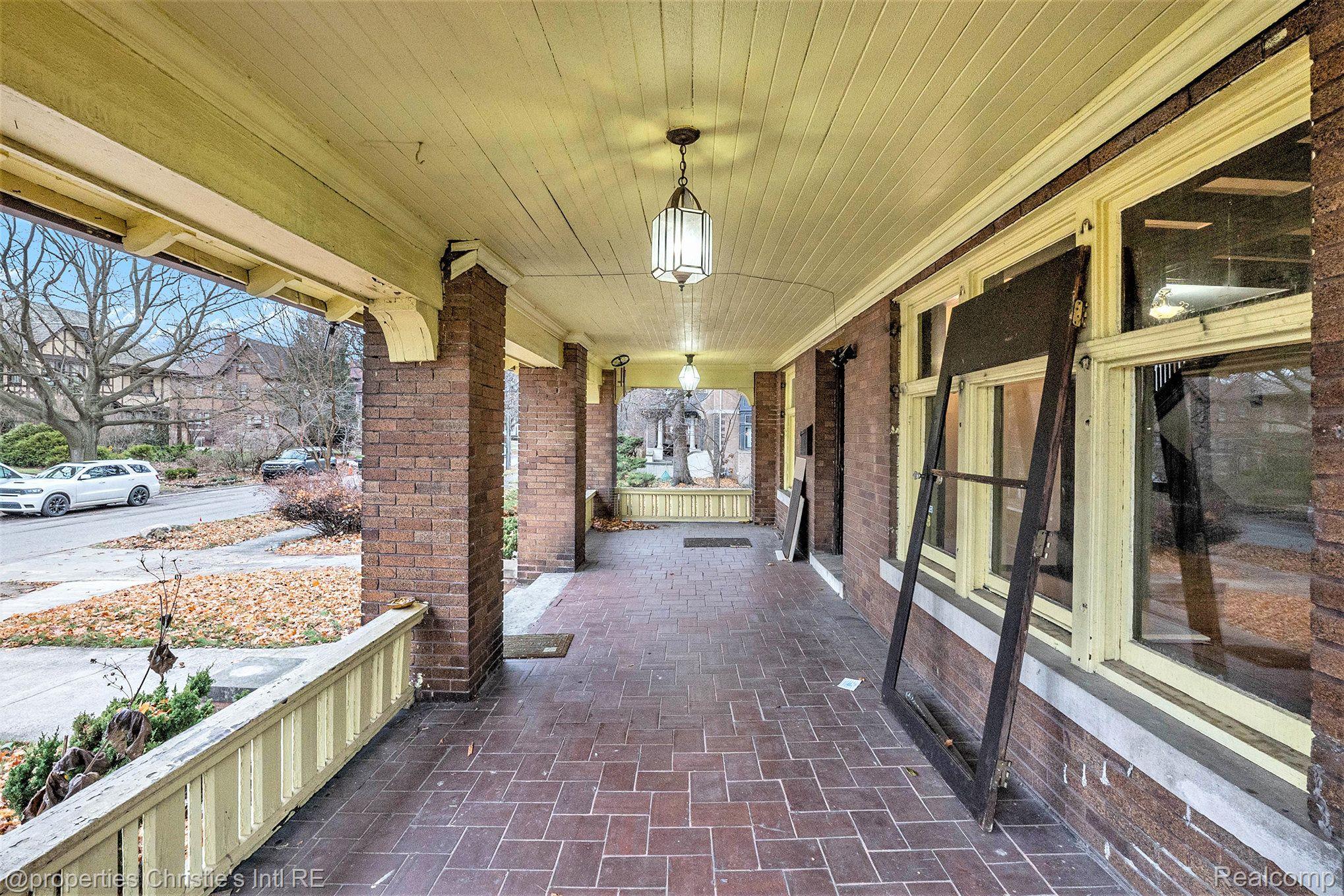 10 LONGFELLOW Street