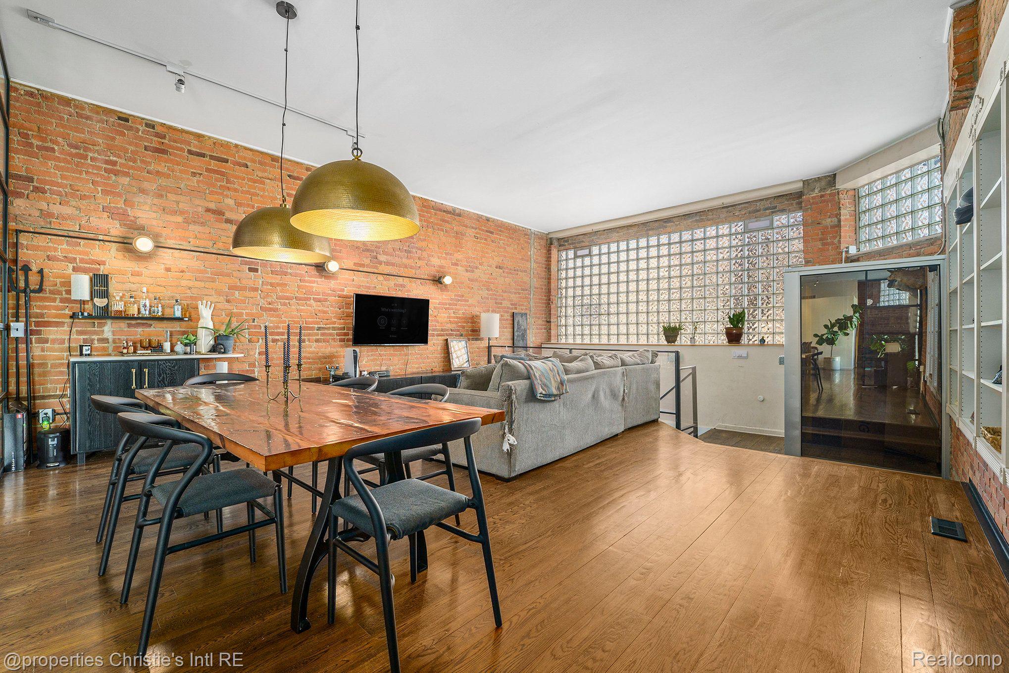 456 E MILWAUKEE Street