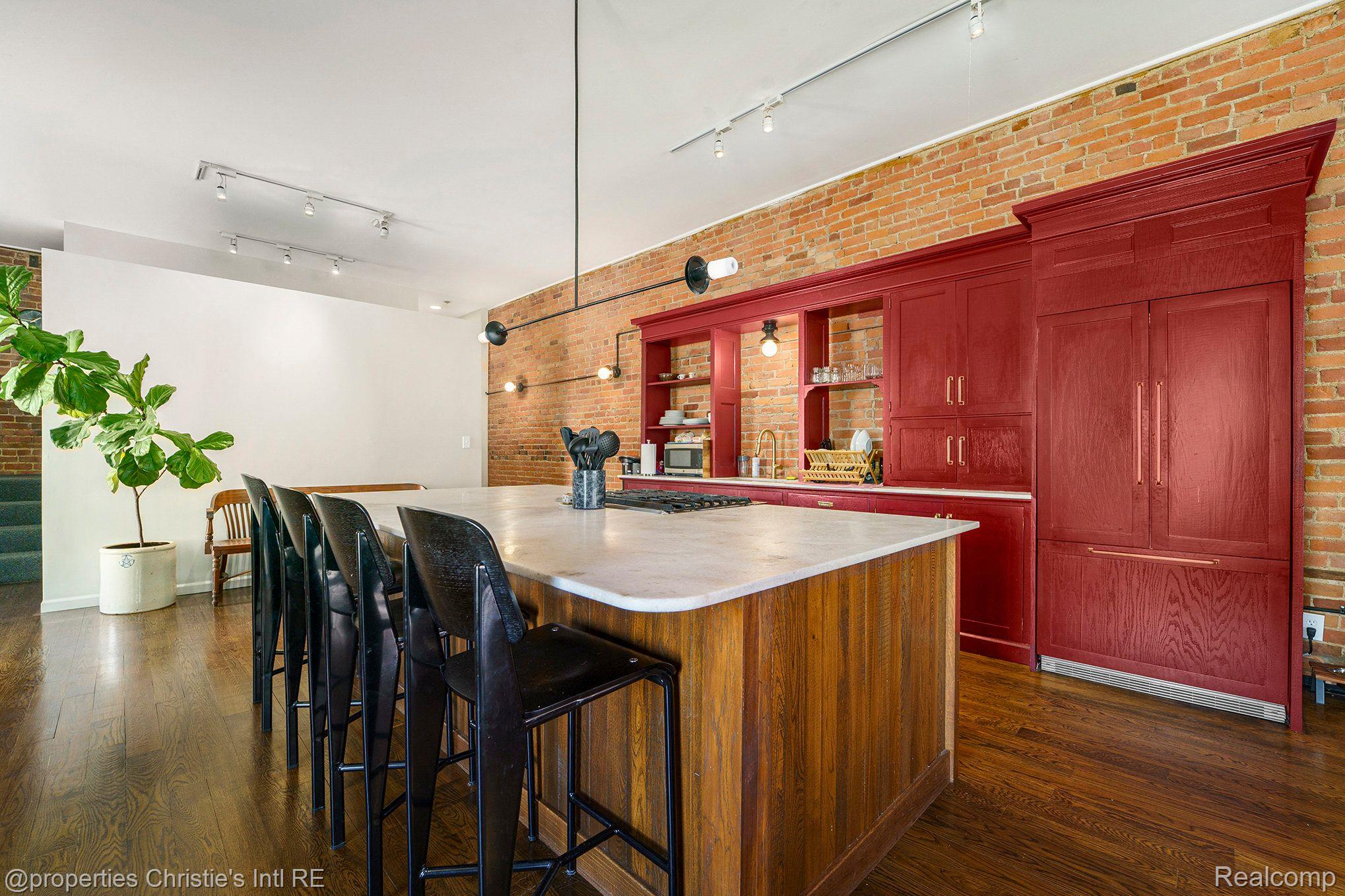 456 E MILWAUKEE Street