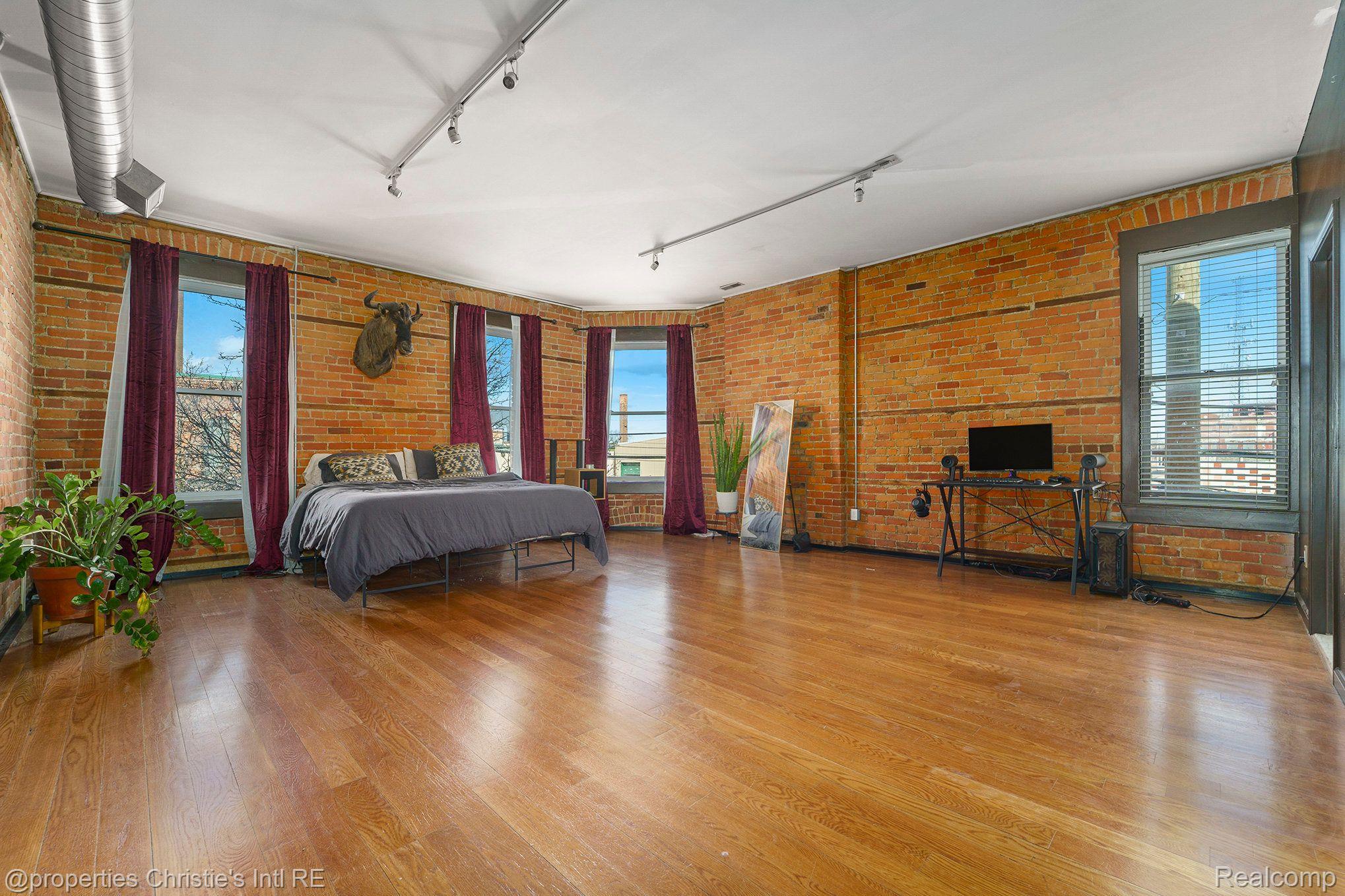 456 E MILWAUKEE Street