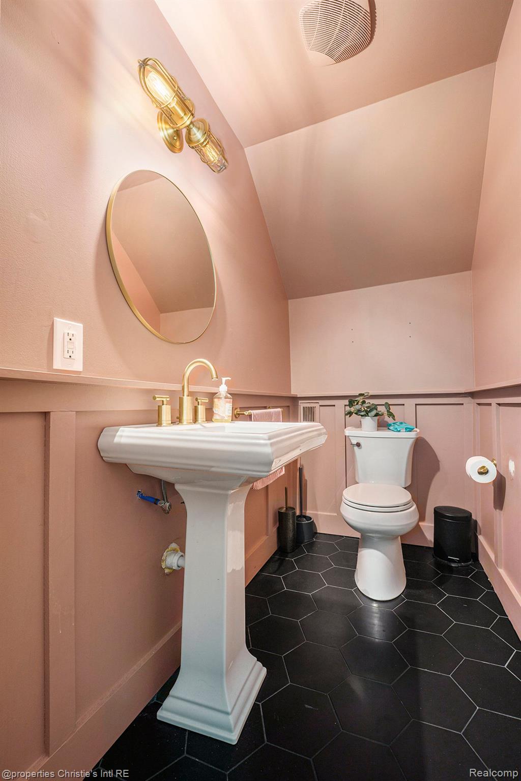 456 E MILWAUKEE Street