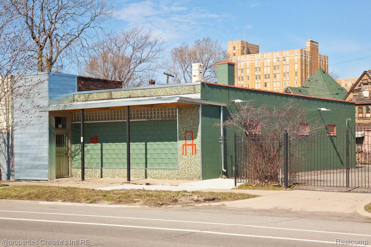 3020 E GRAND Boulevard