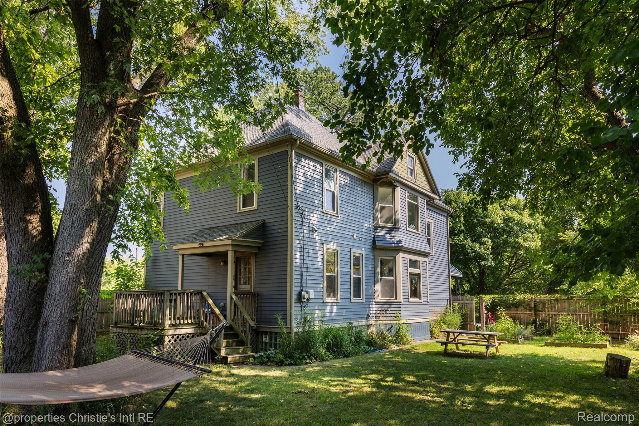 1225 Fischer Street