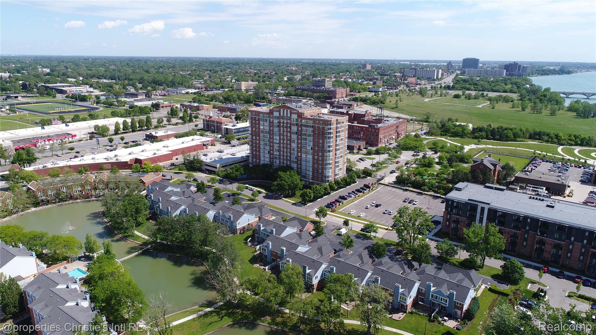 250 E Harbortown