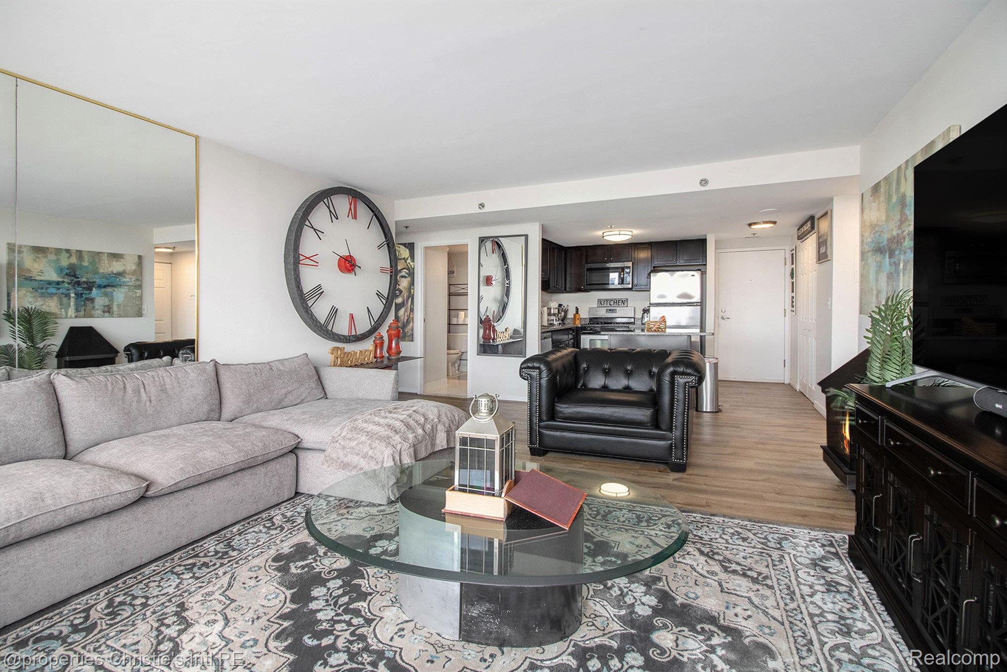 250 E Harbortown