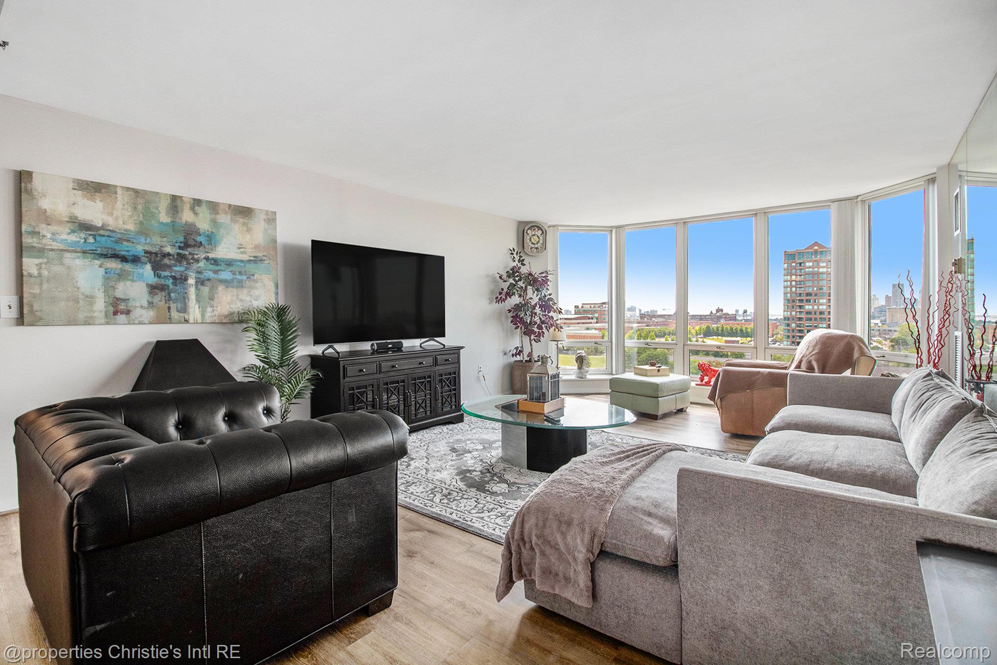 250 E Harbortown