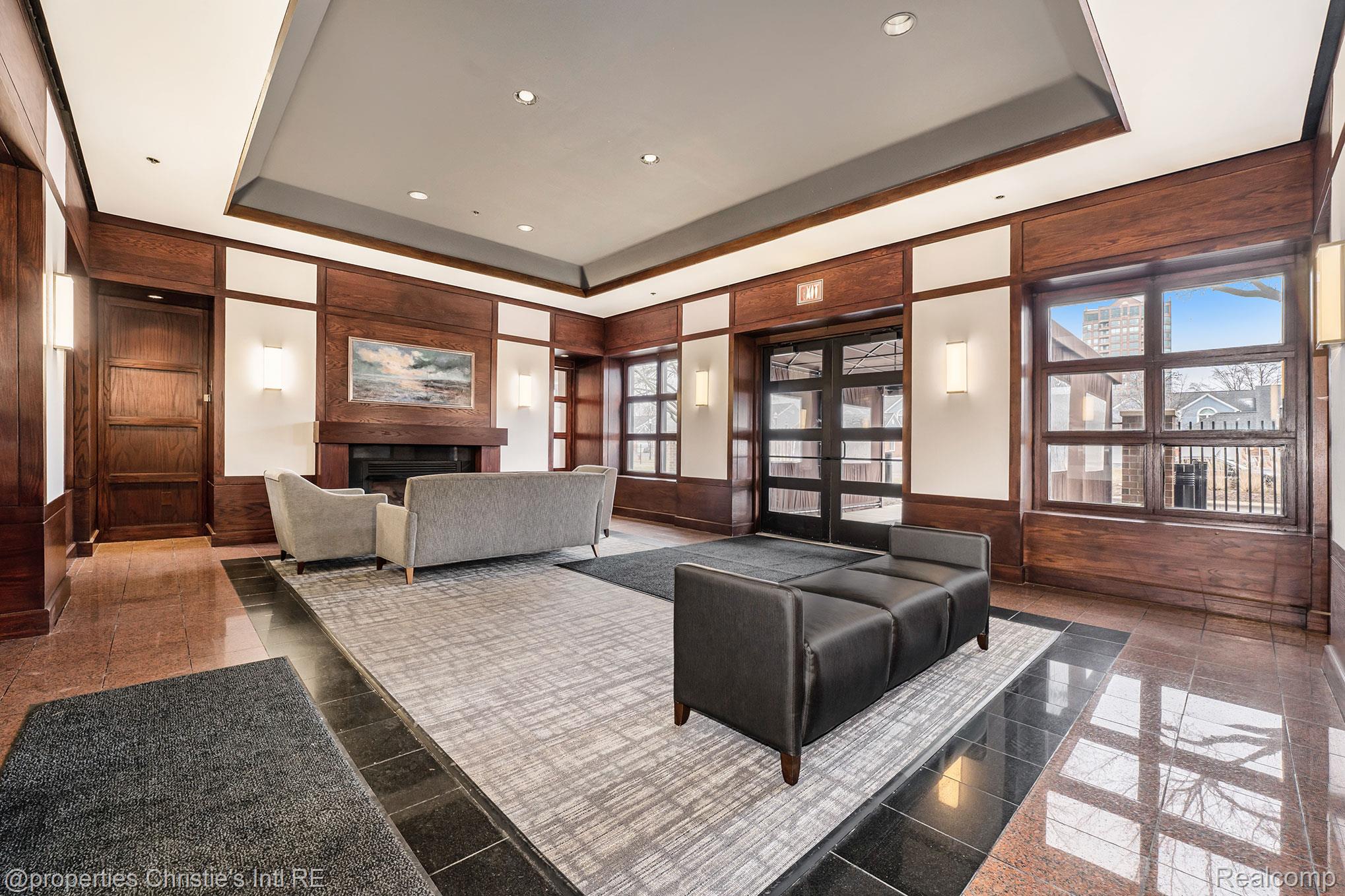 250 E Harbortown