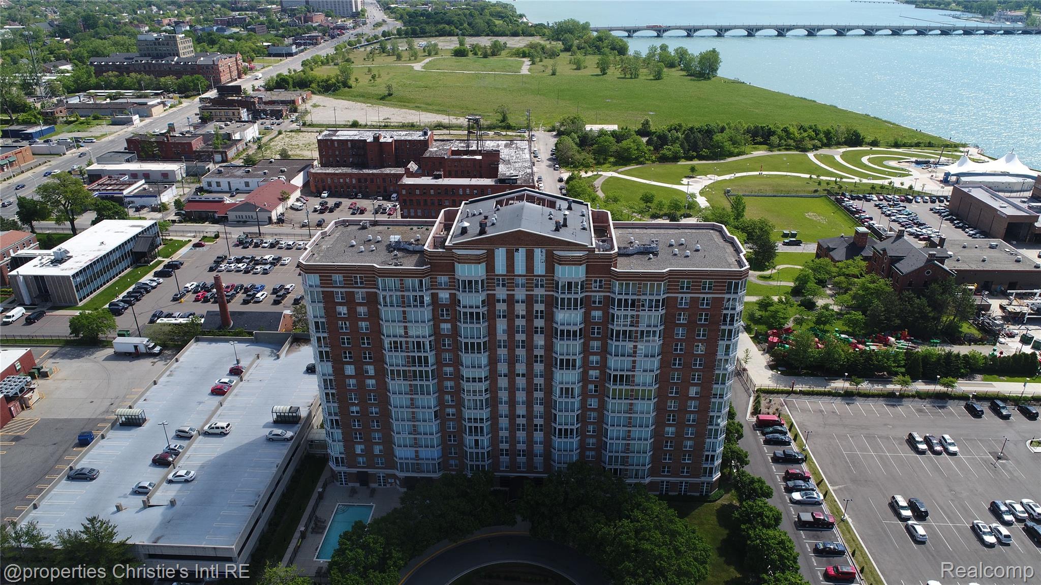 250 E Harbortown