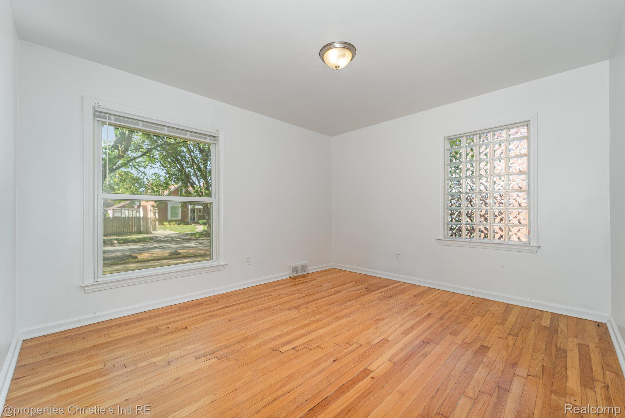 5200 Lodewyck Street