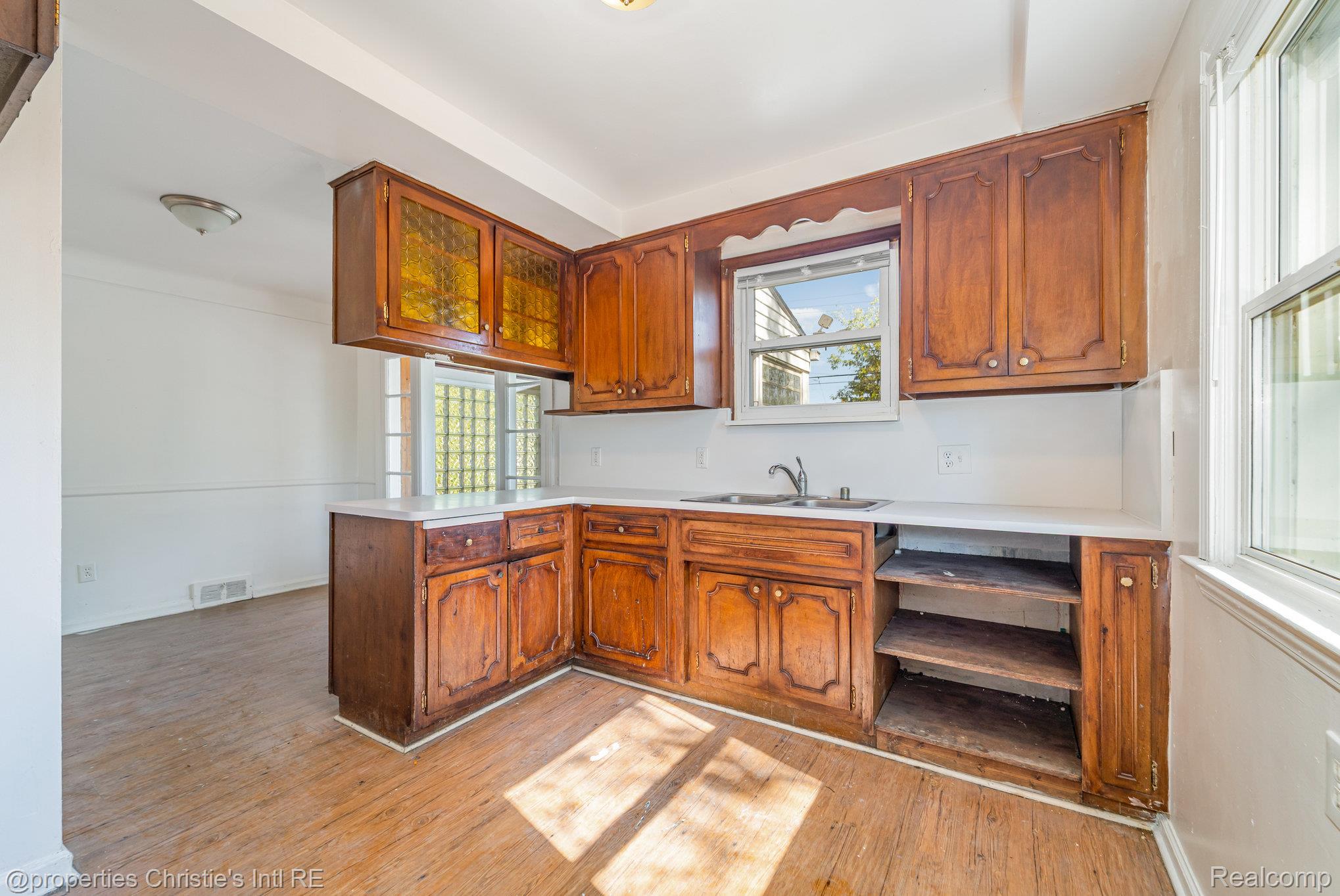 5200 Lodewyck Street