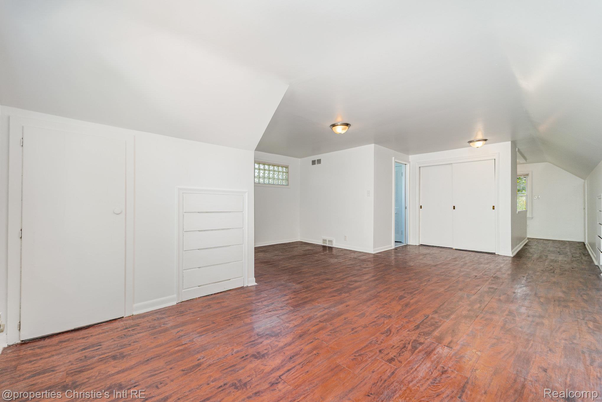 5200 Lodewyck Street