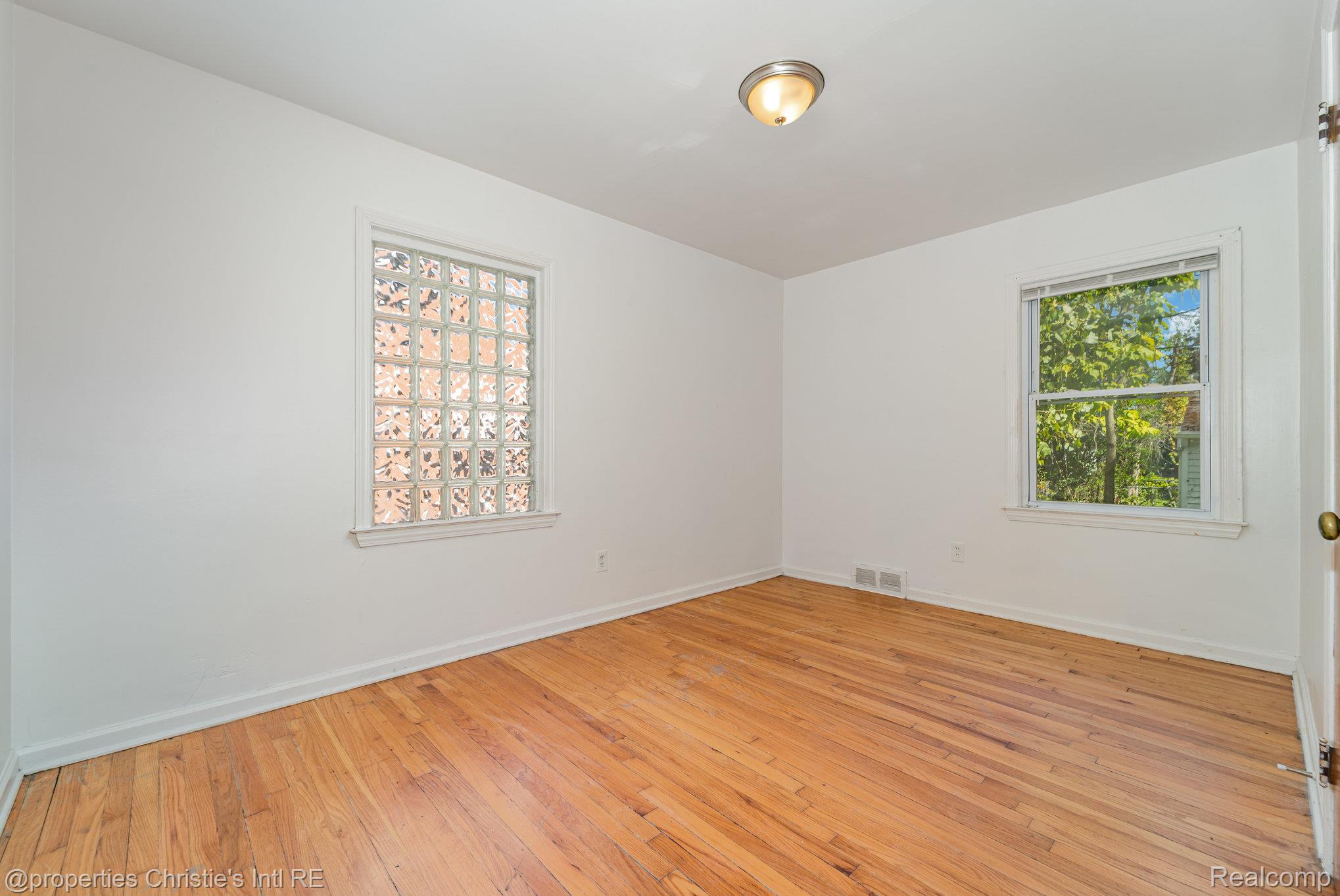 5200 Lodewyck Street