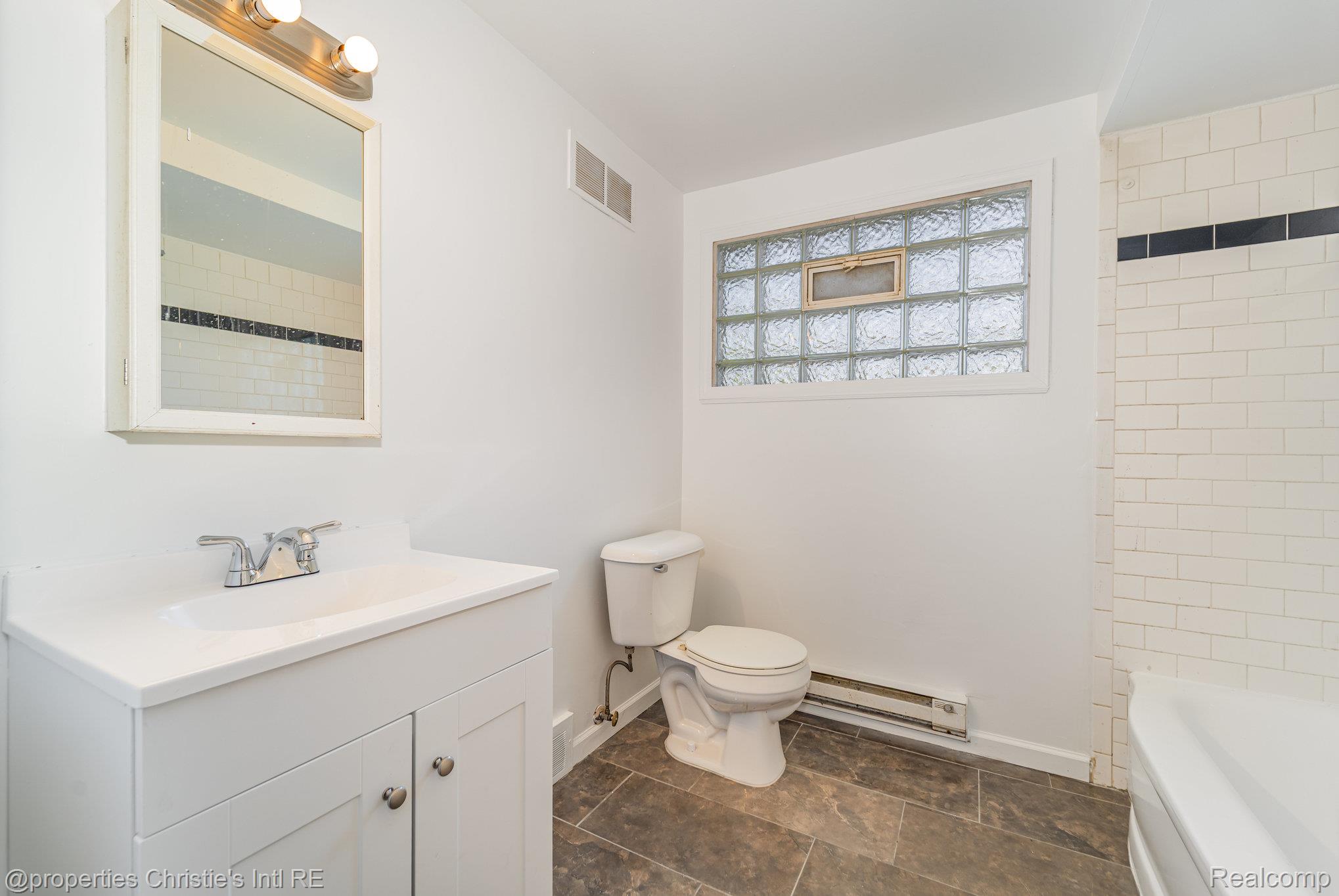 5200 Lodewyck Street