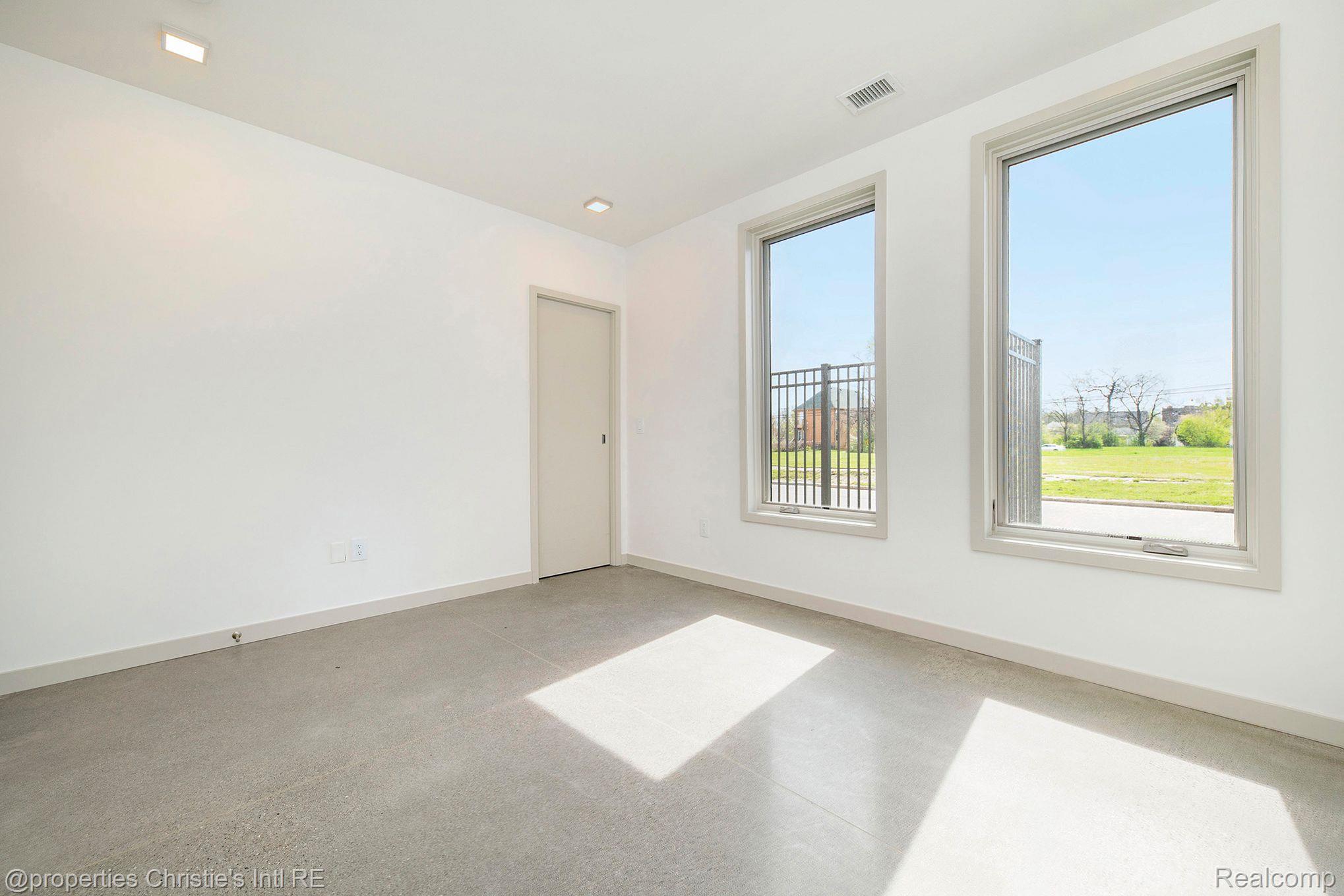 1454 Townsend 26