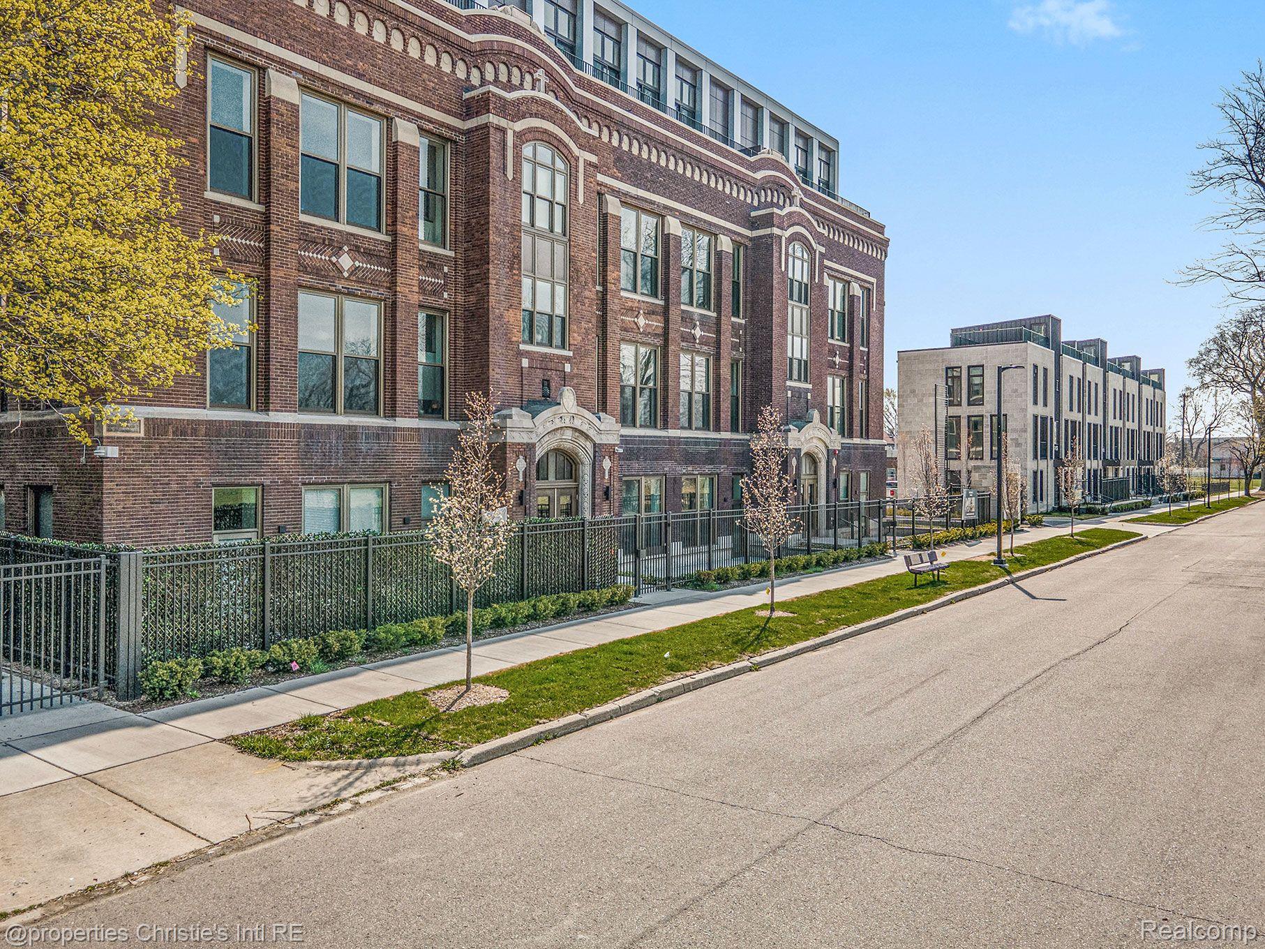 1454 TOWNSEND Street 205