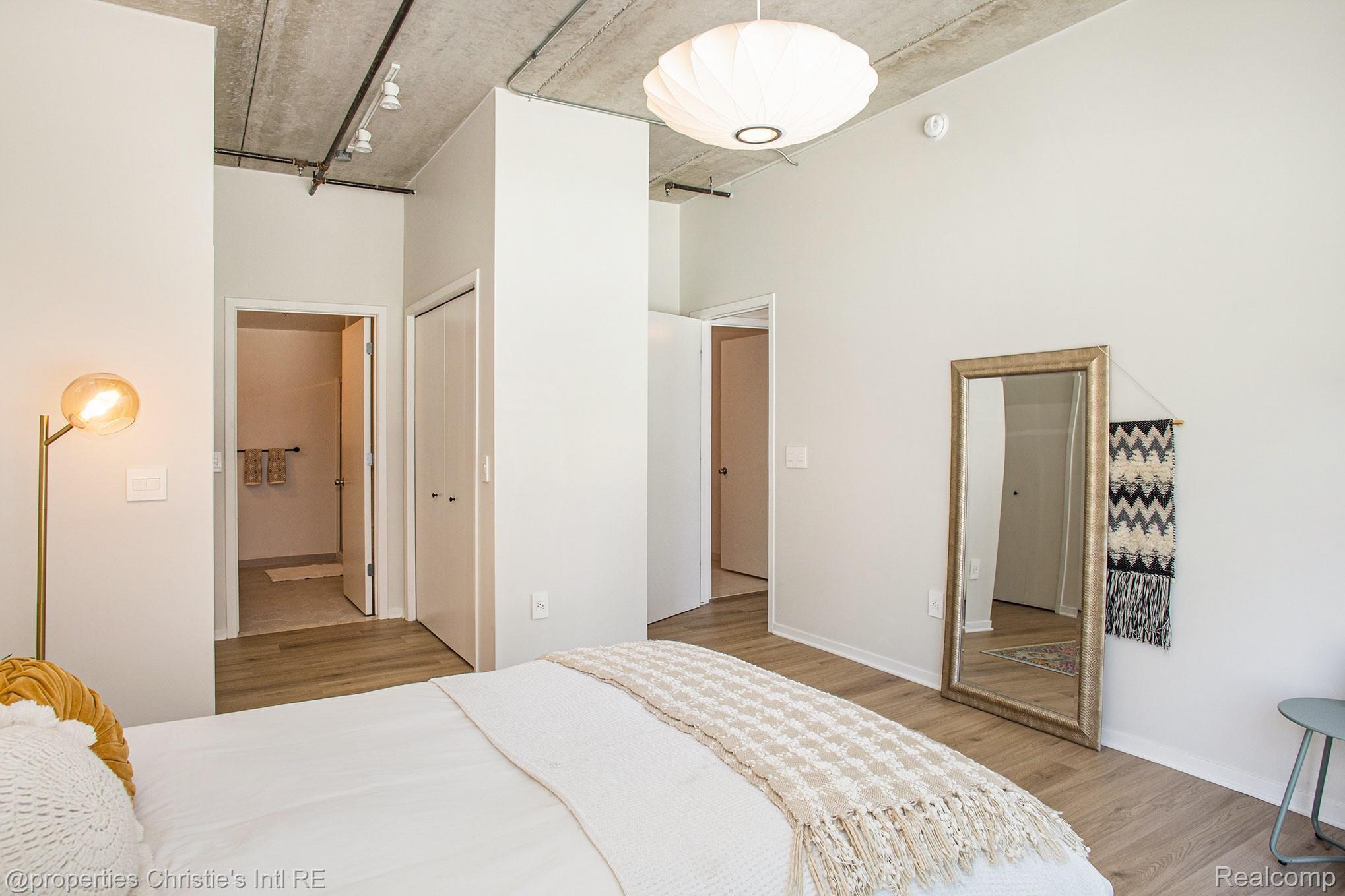 3670 WOODWARD Avenue 205