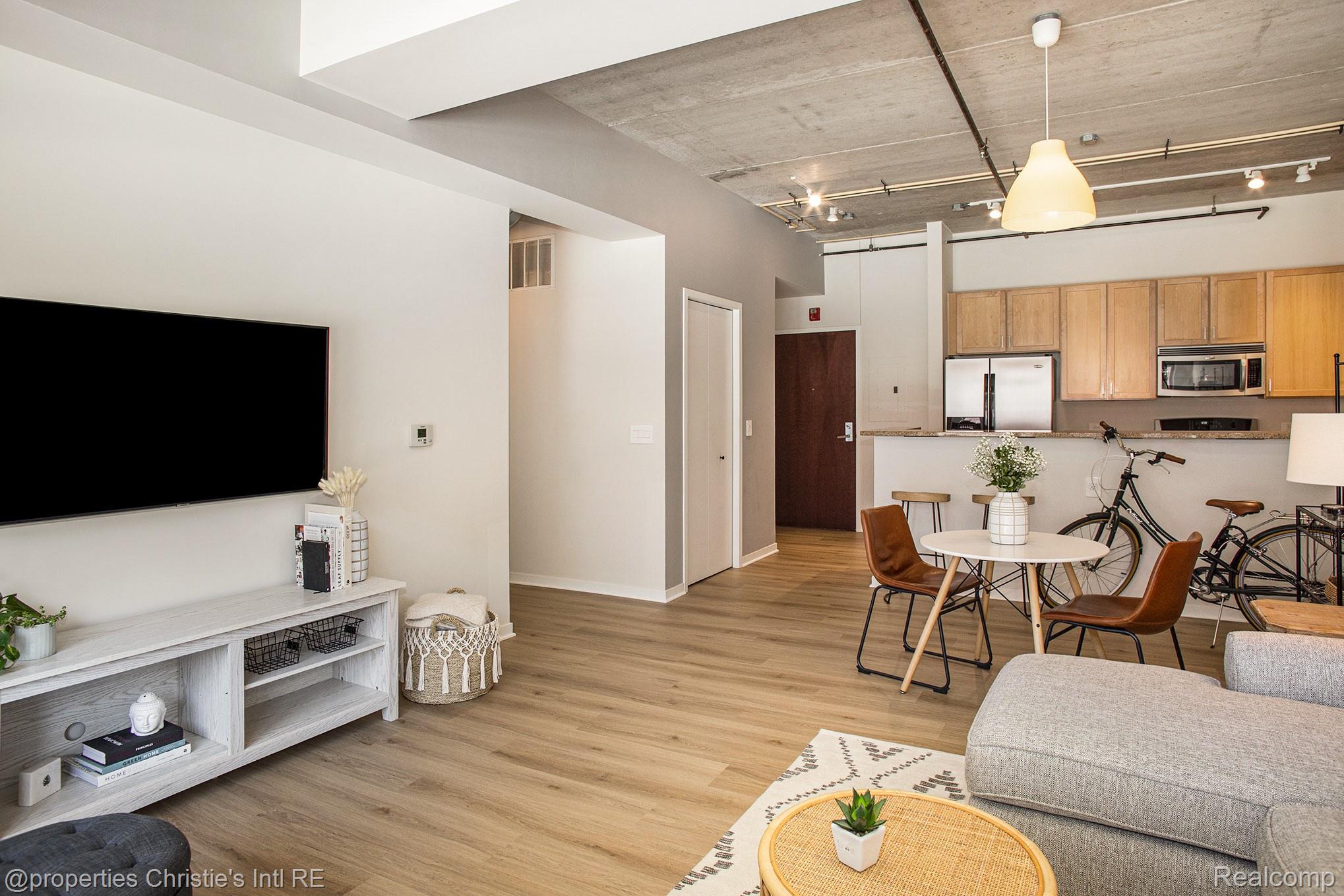 3670 WOODWARD Avenue 205