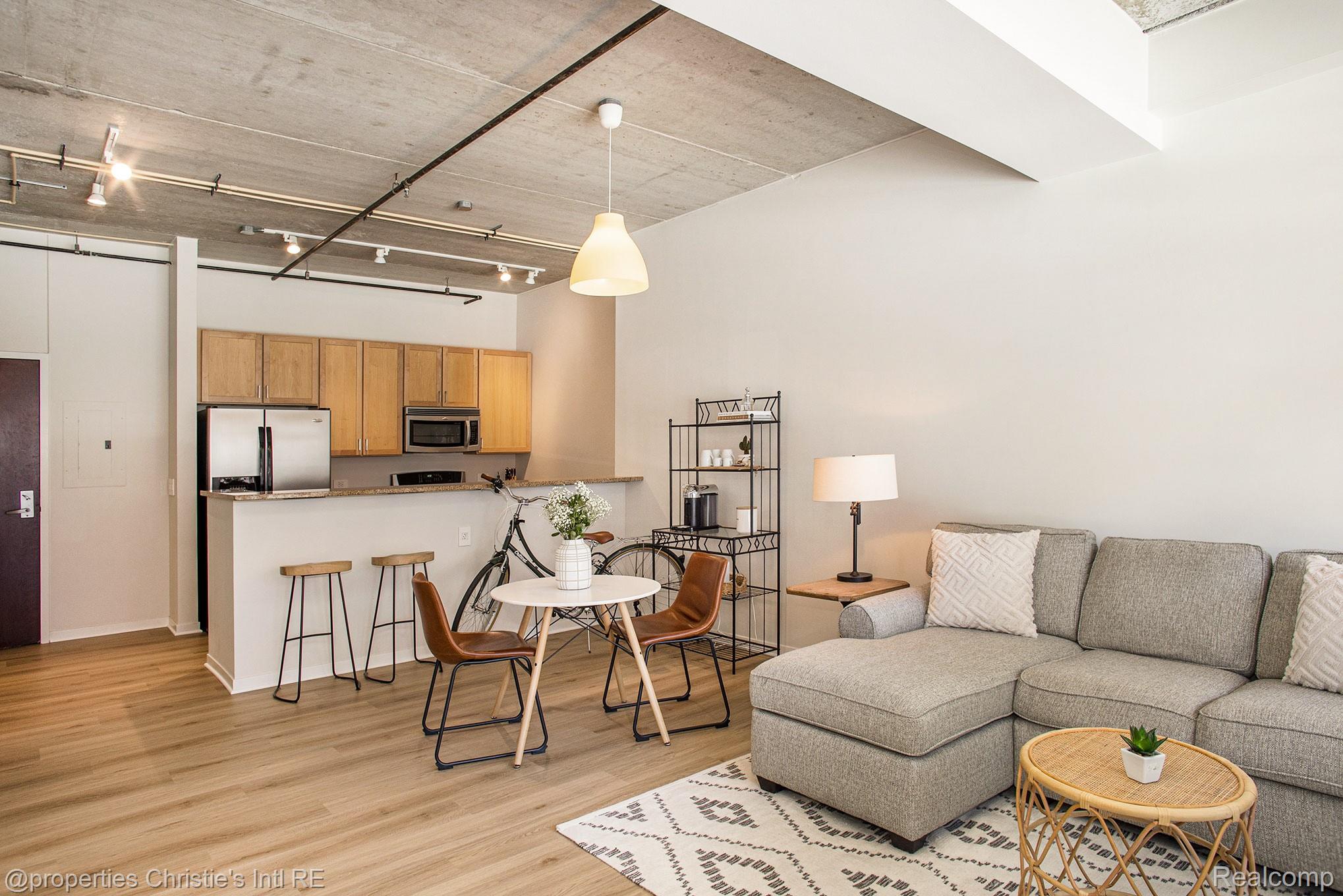 3670 WOODWARD Avenue 205