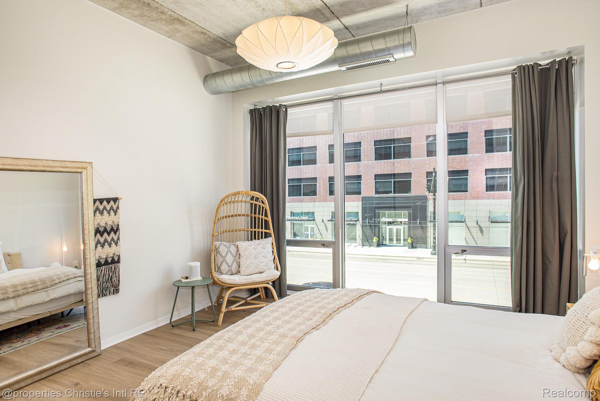 3670 WOODWARD Avenue 205