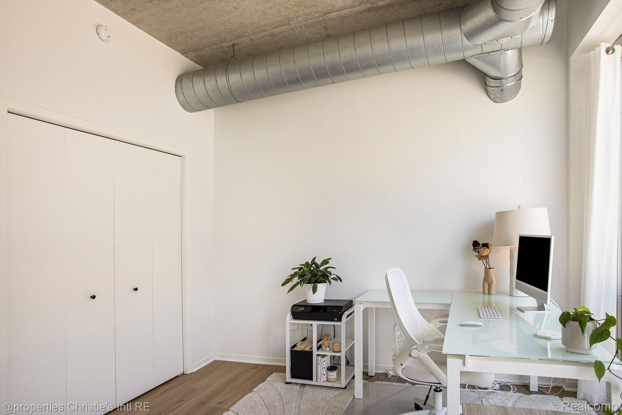 3670 WOODWARD Avenue 205