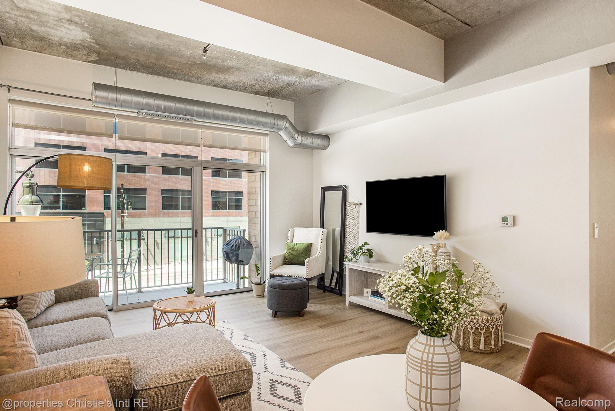 3670 WOODWARD Avenue 205