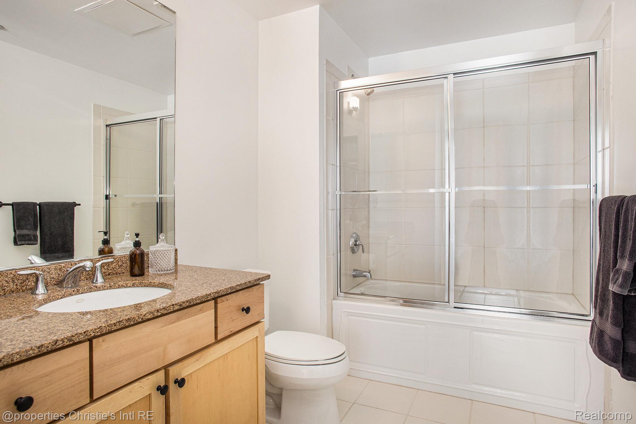 3670 WOODWARD Avenue 205