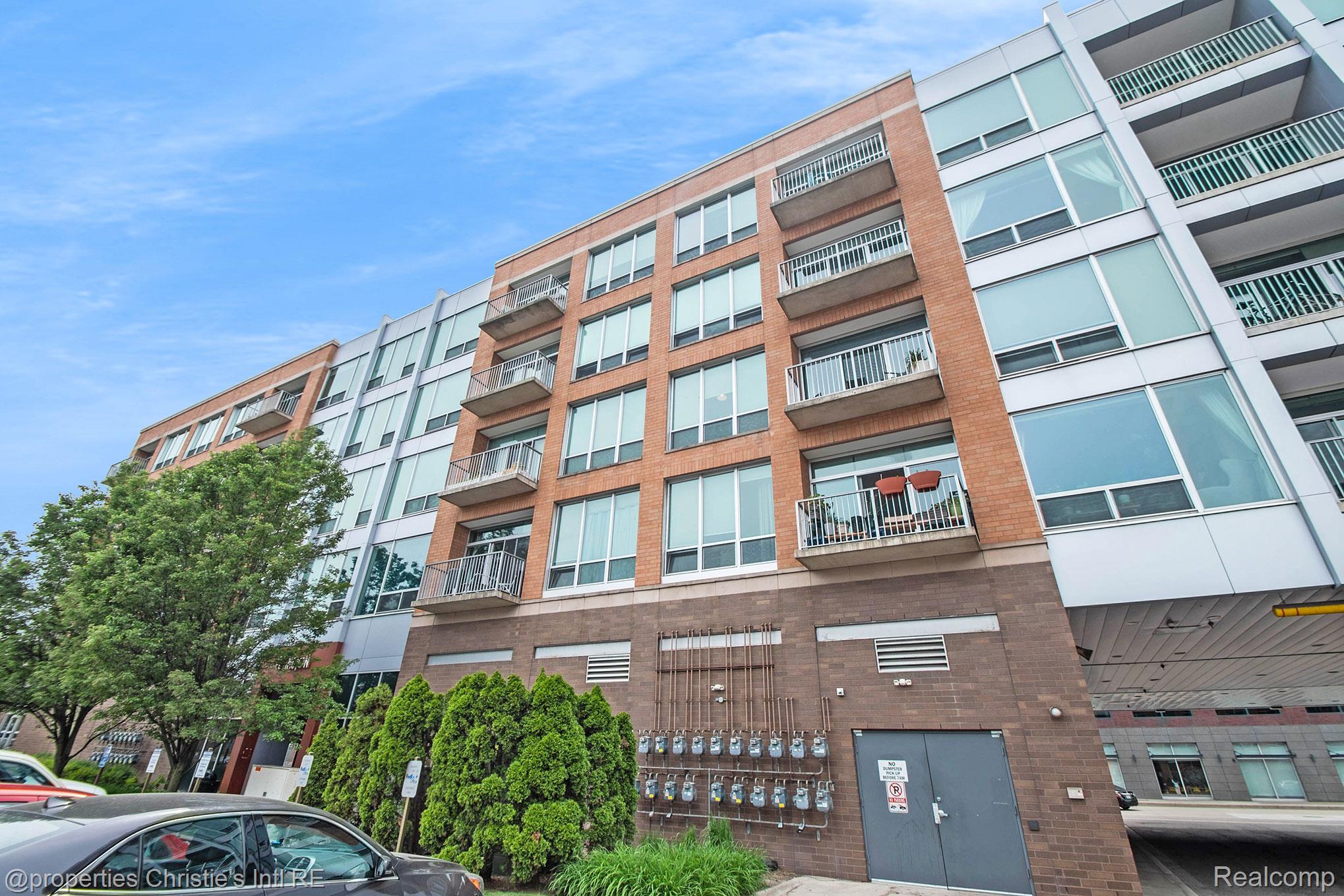 3670 WOODWARD Avenue 205