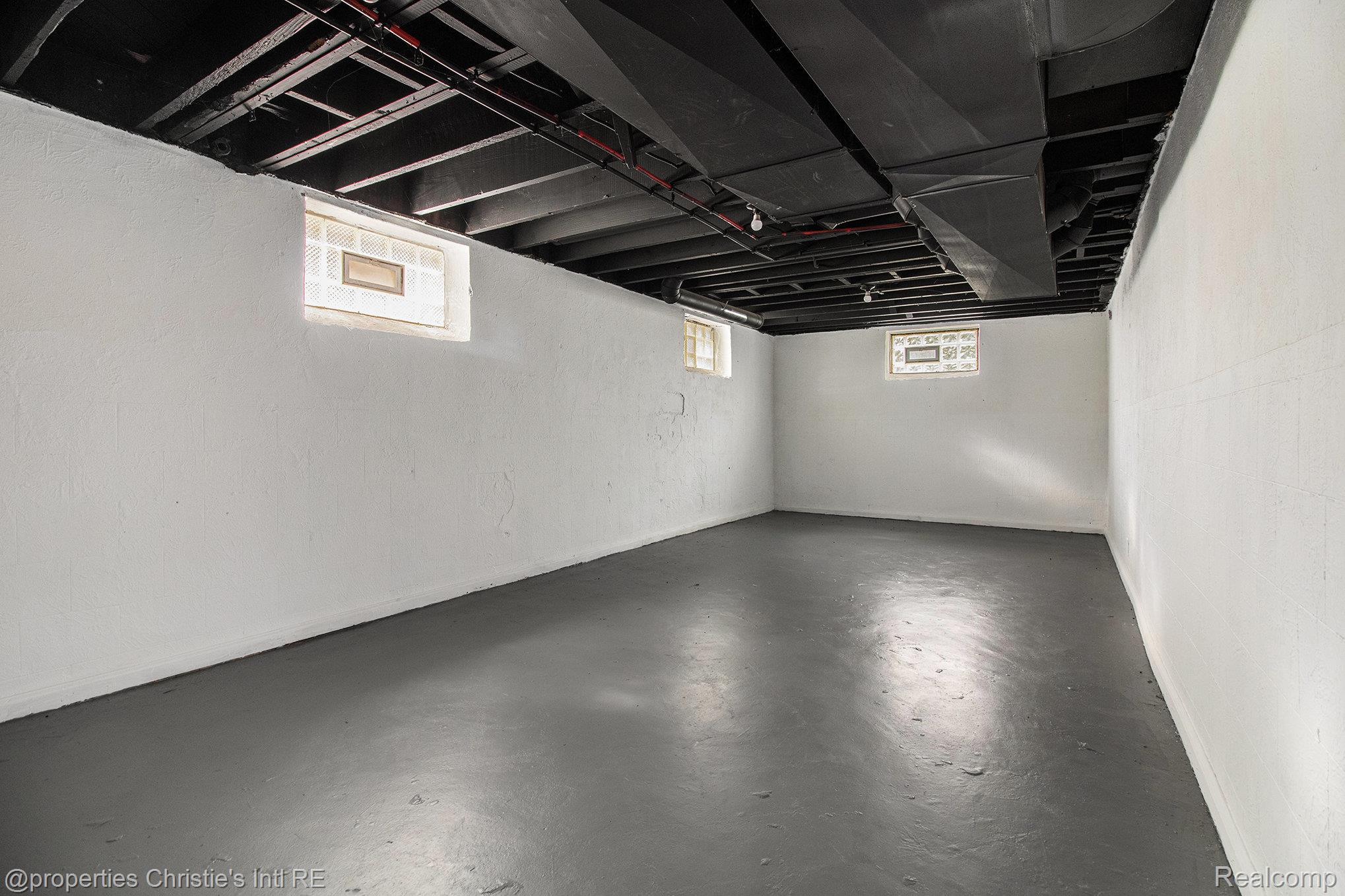 17585 Wisconsin Street