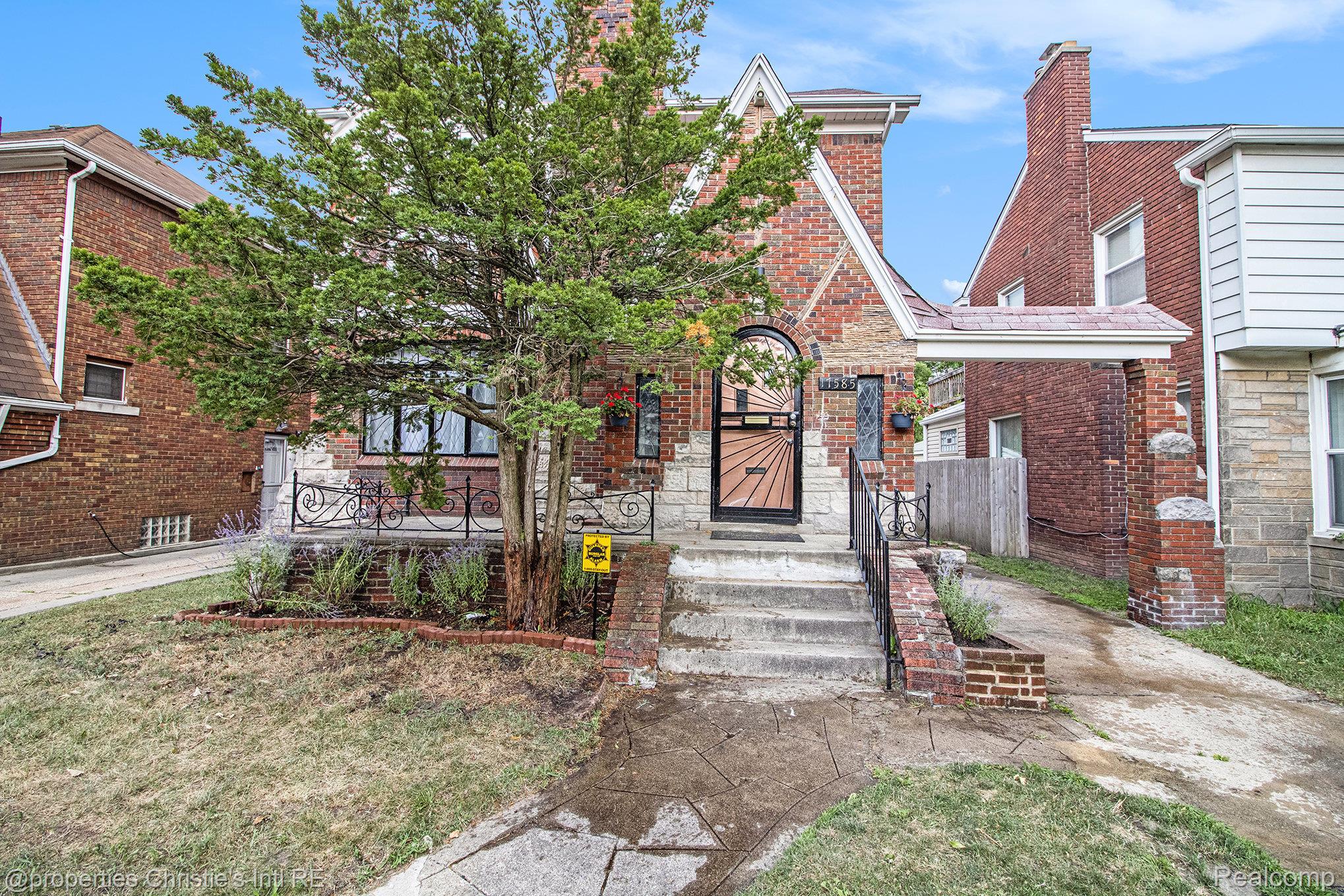 17585 Wisconsin Street