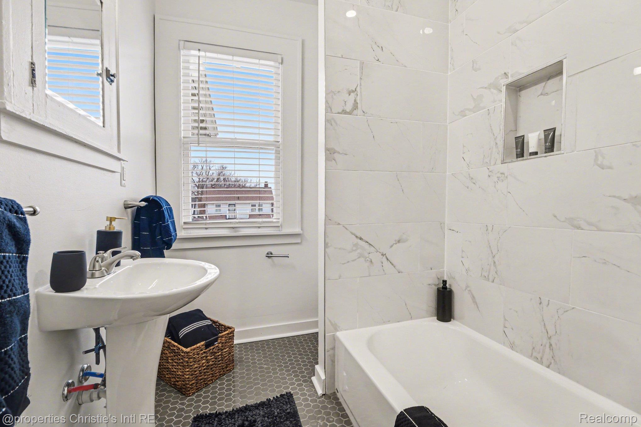 3873 Iroquois Street