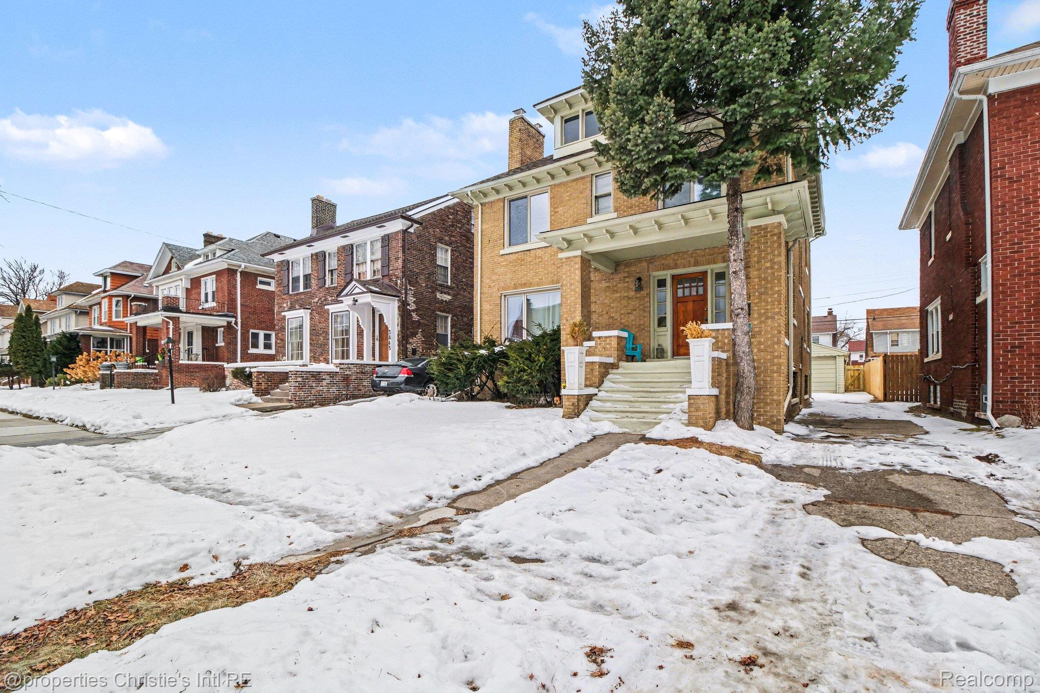 3873 Iroquois Street