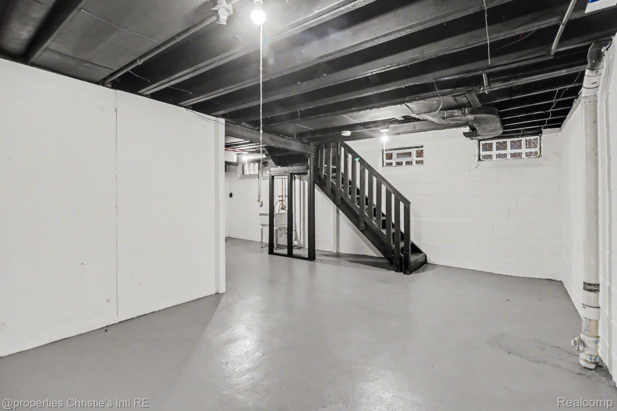 18300 Mendota Street