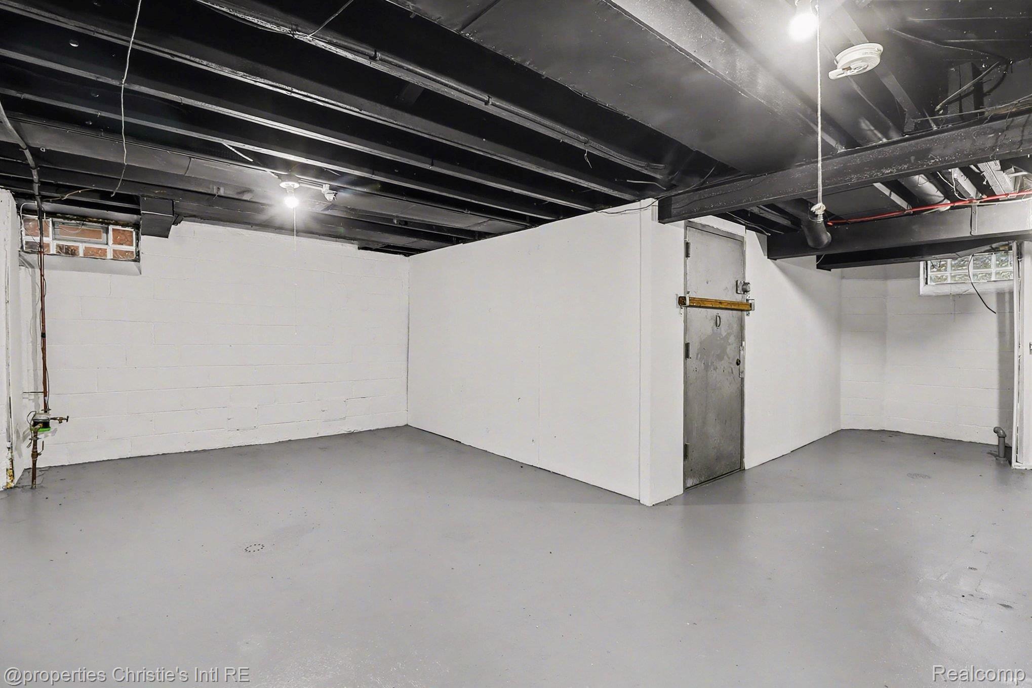 18300 Mendota Street