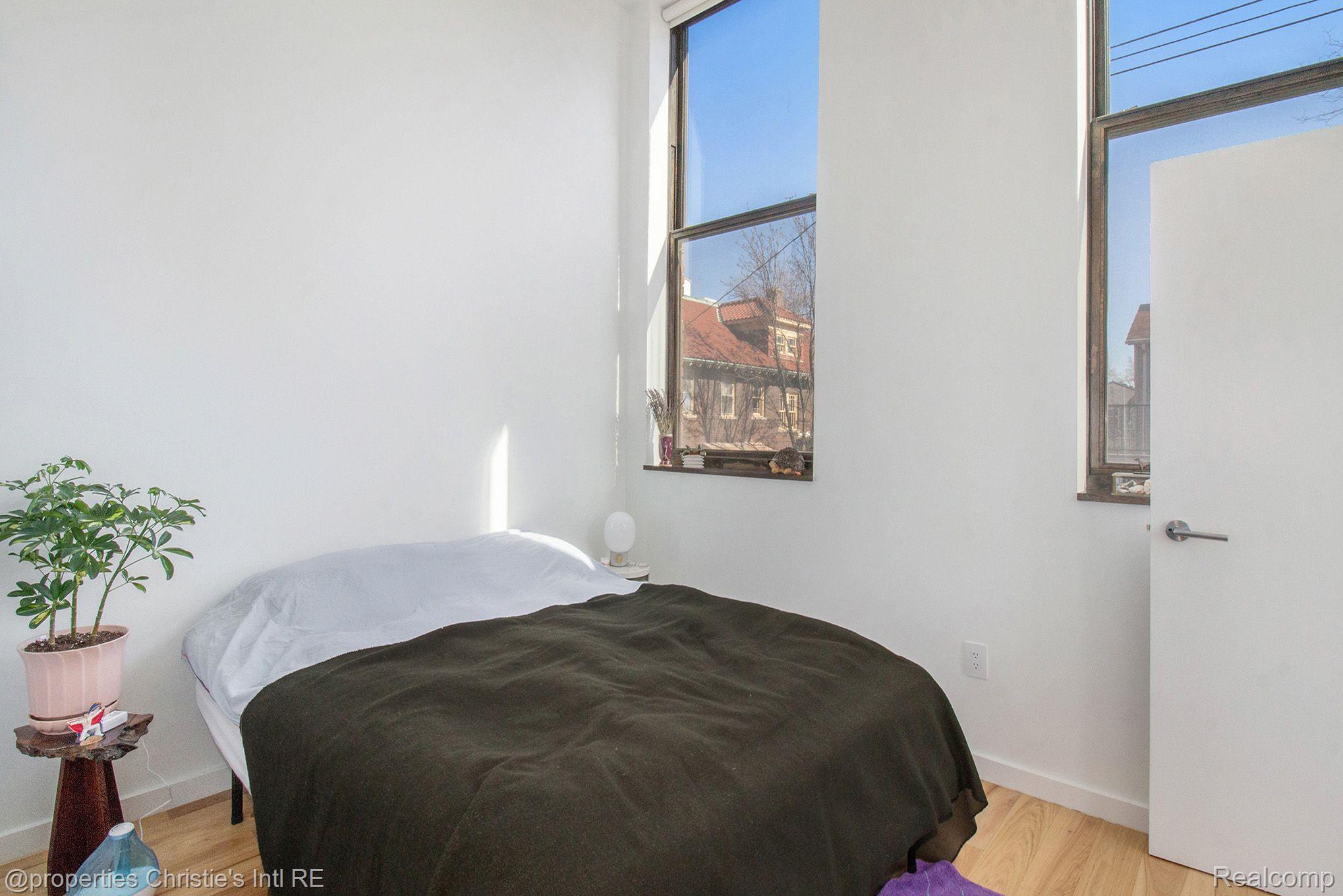 1454 TOWNSEND Street 202