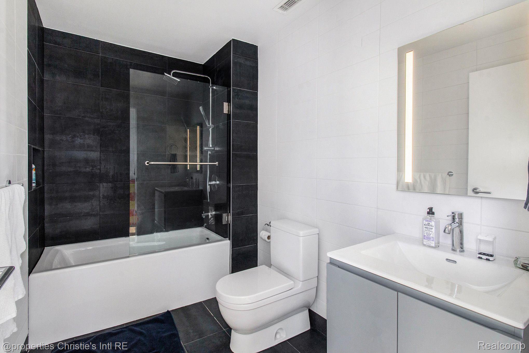 1454 TOWNSEND Street 202