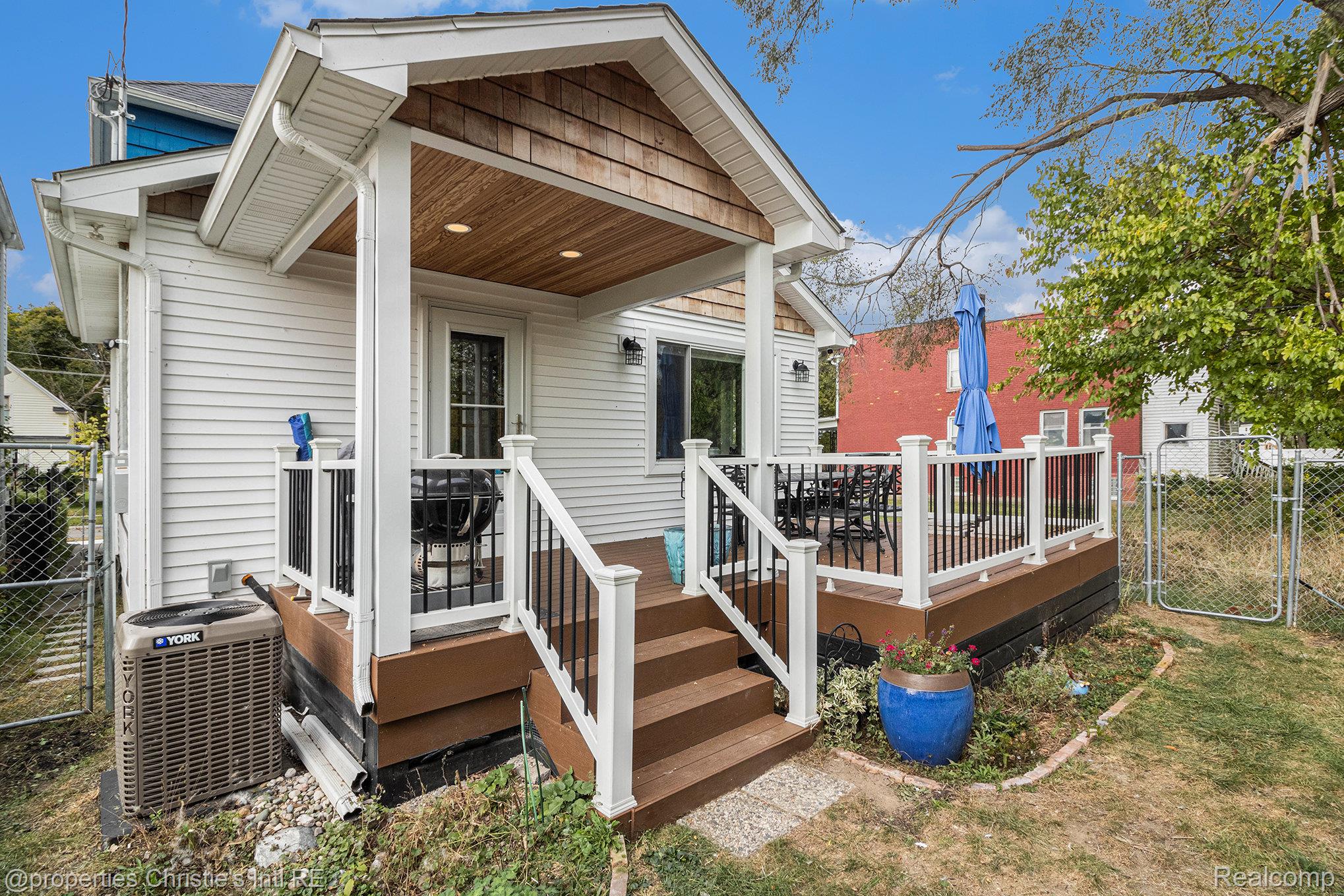 2144 Fischer Street