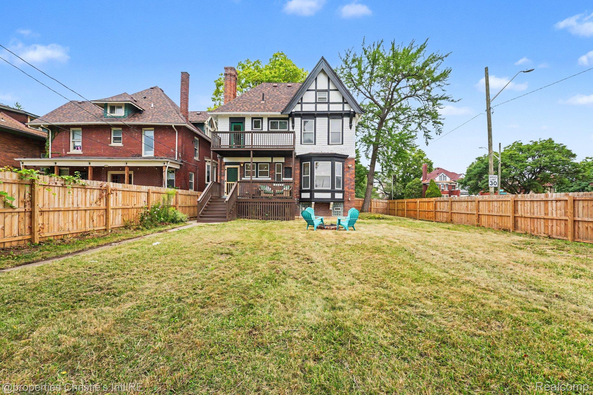 605 ATKINSON Street