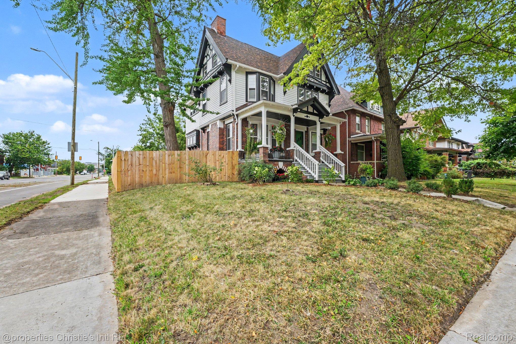 605 ATKINSON Street