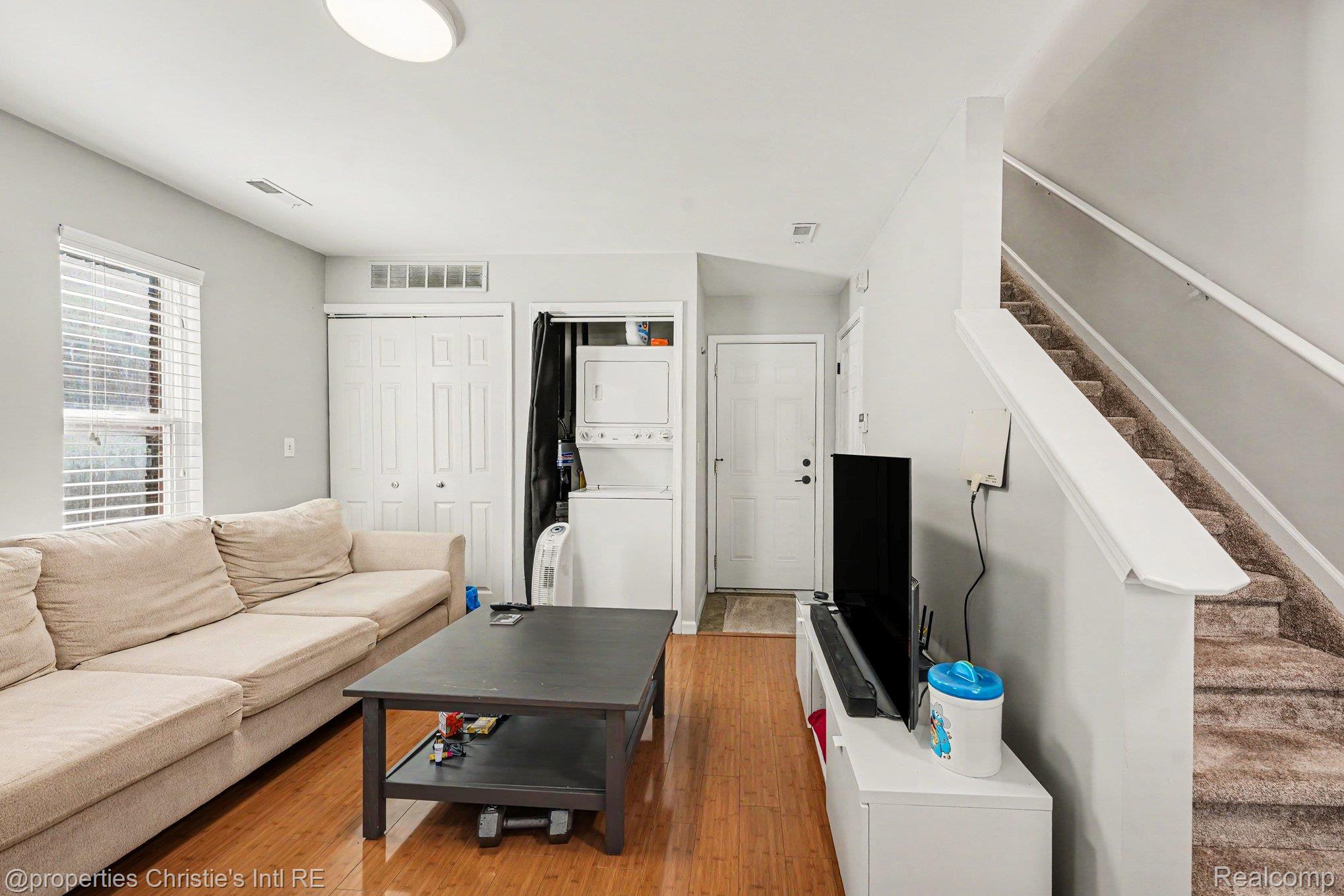 282 E Palmer Street