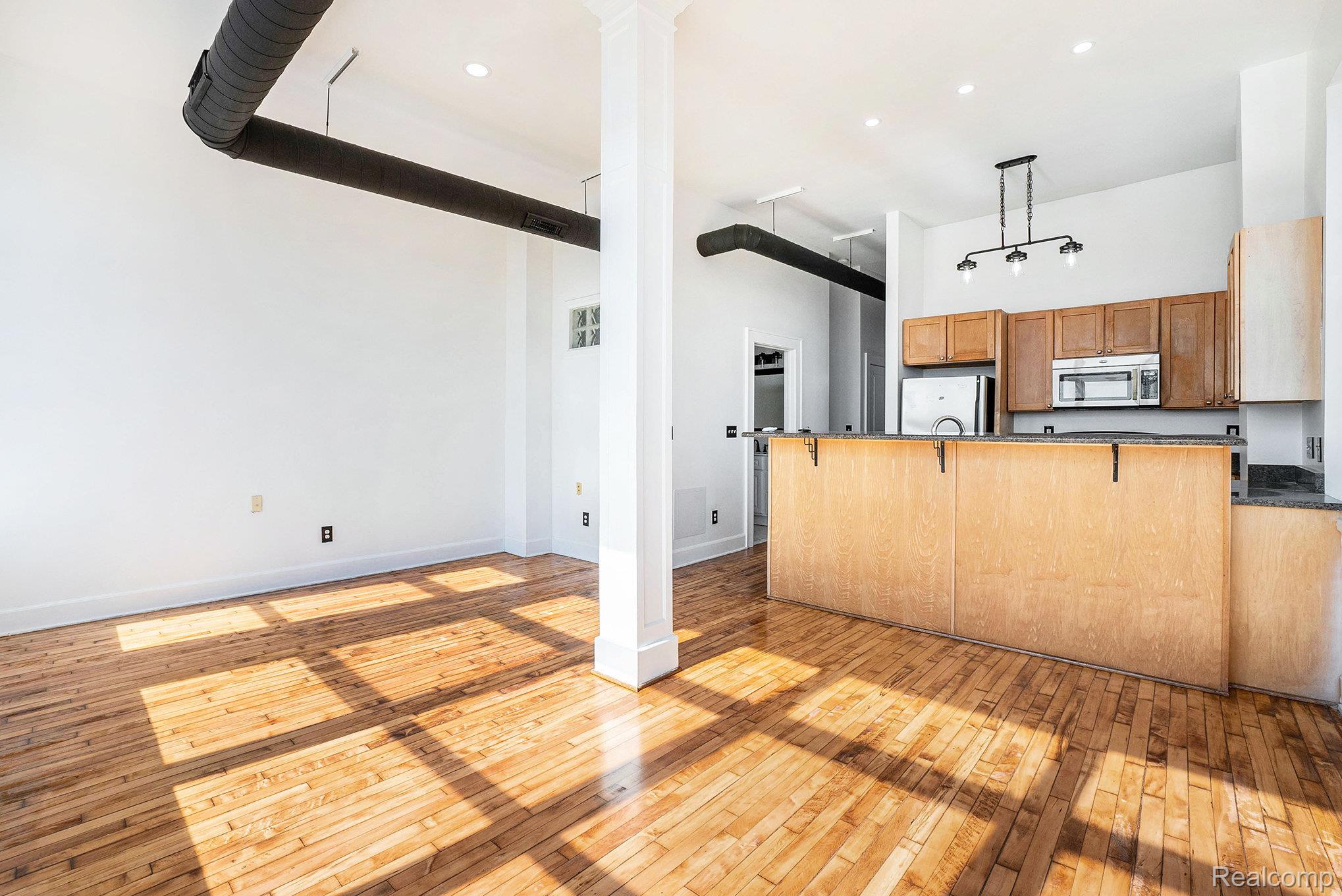 8820 Joseph Campau