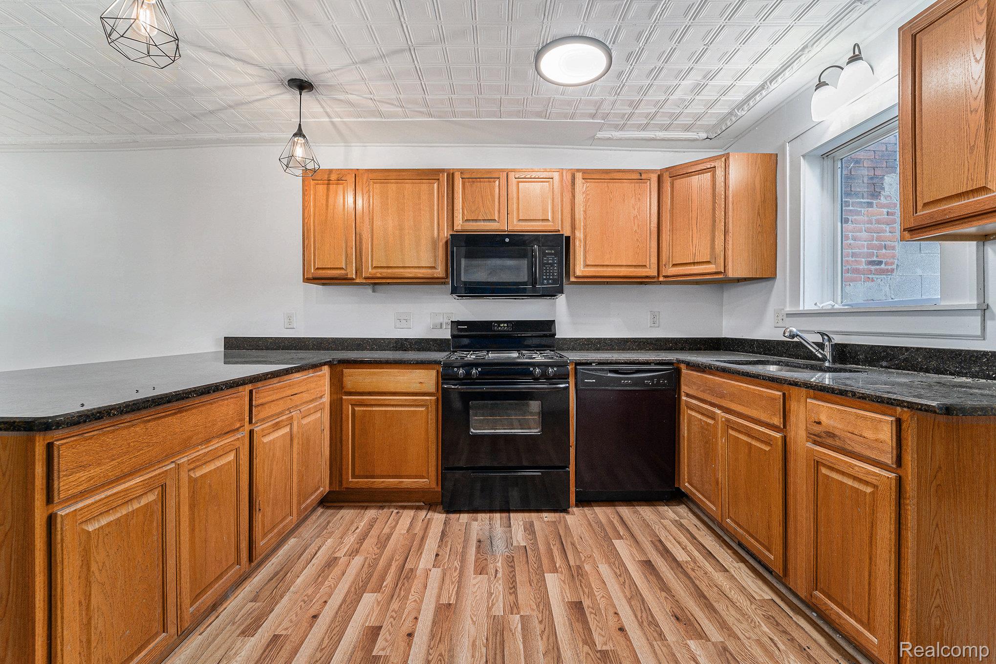 8820 Joseph Campau