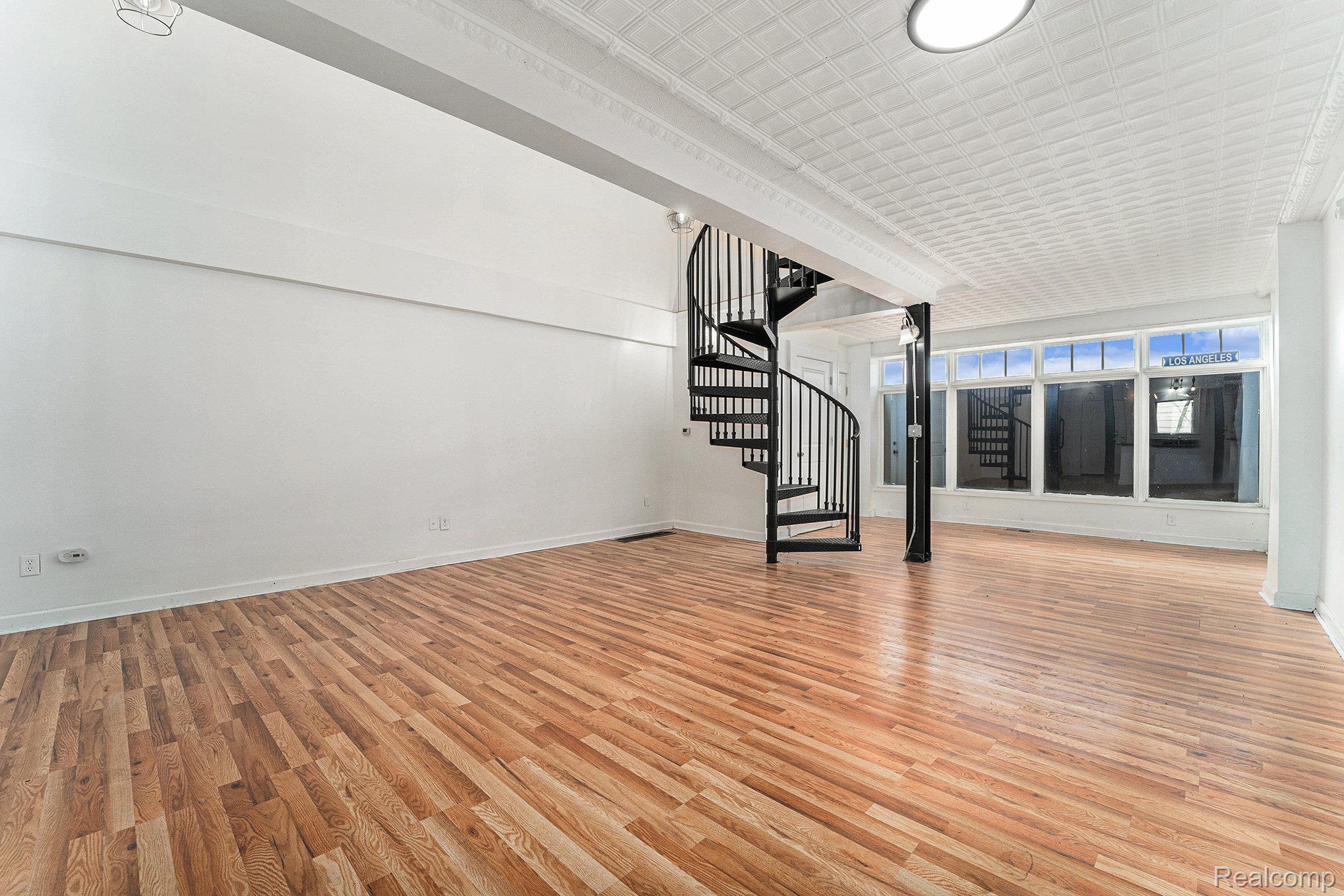 8820 Joseph Campau