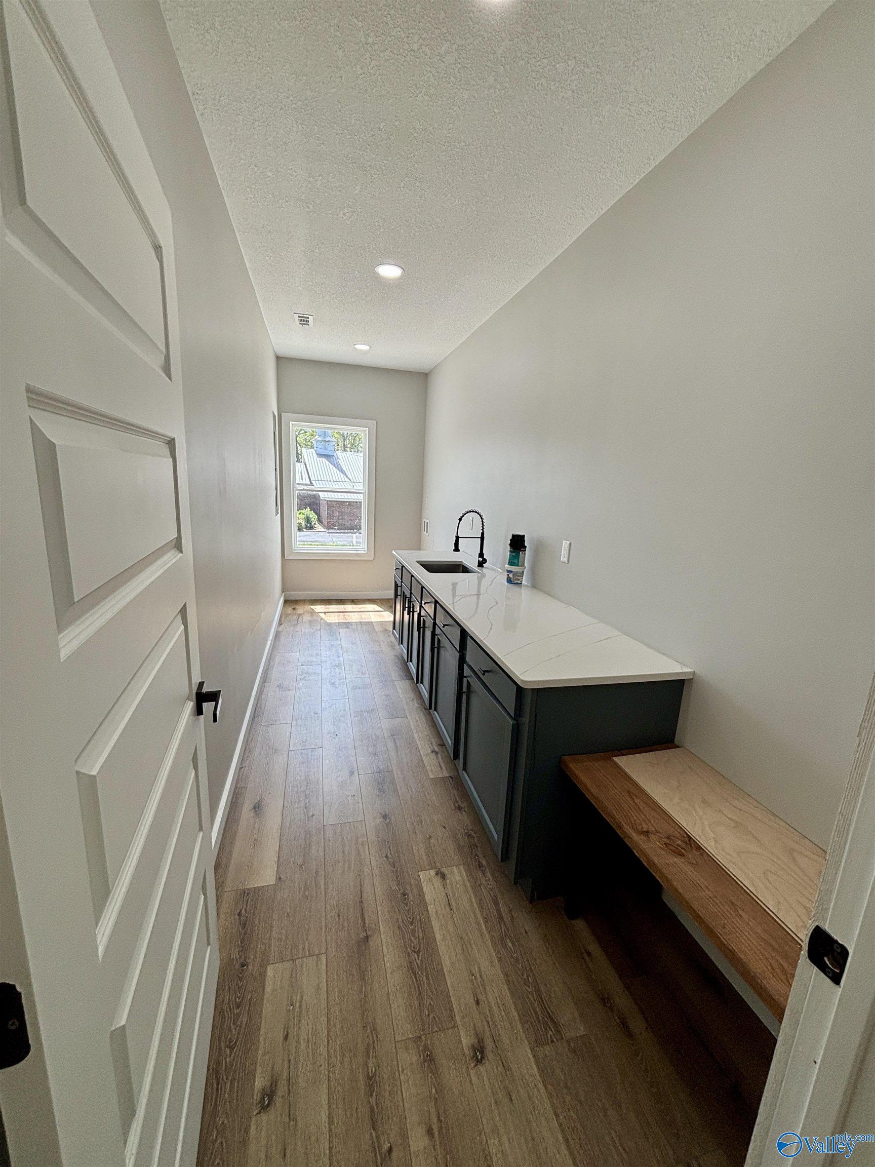 86 Moon Road