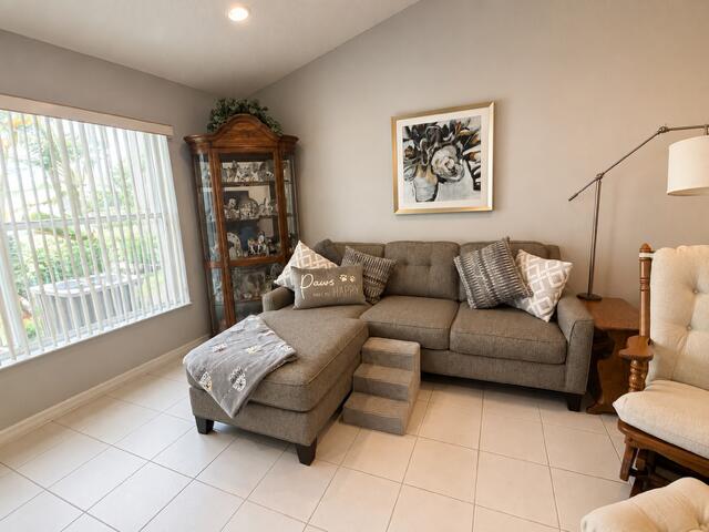 6098 Lake Hibiscus Drive