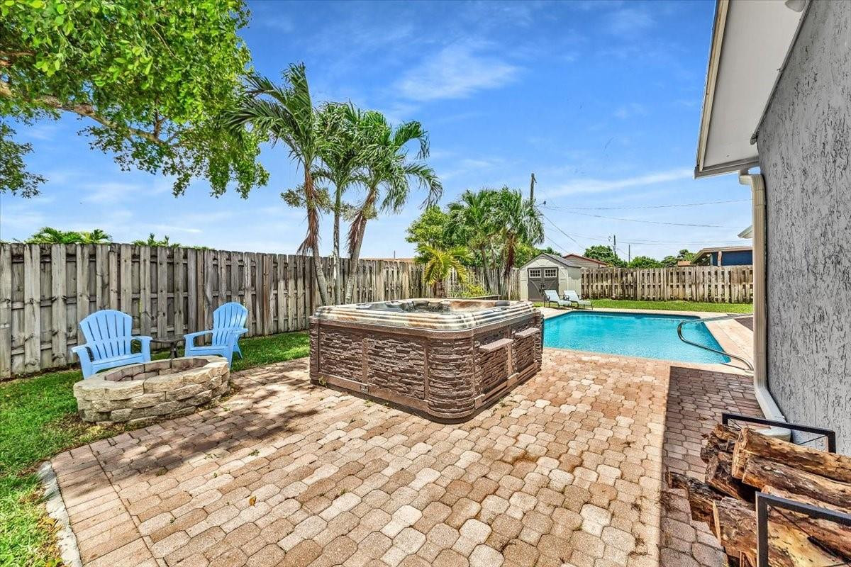 2461 NW 93rd Lane