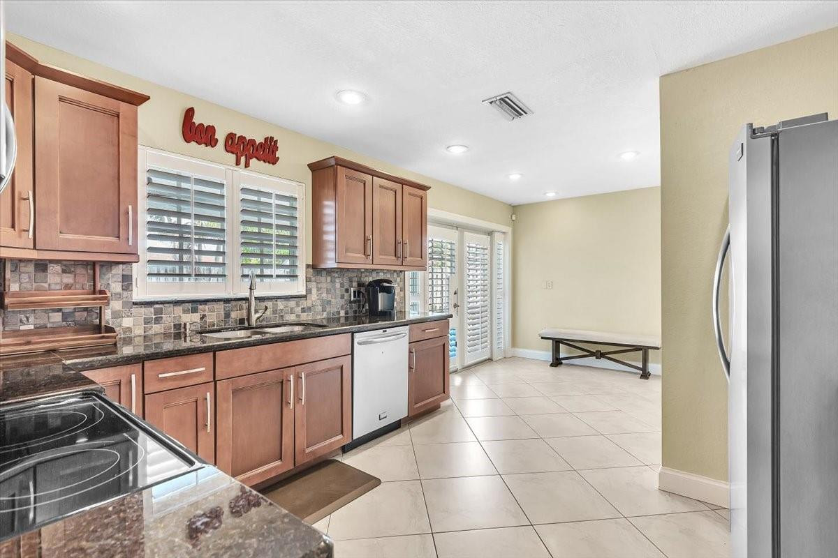 2461 NW 93rd Lane