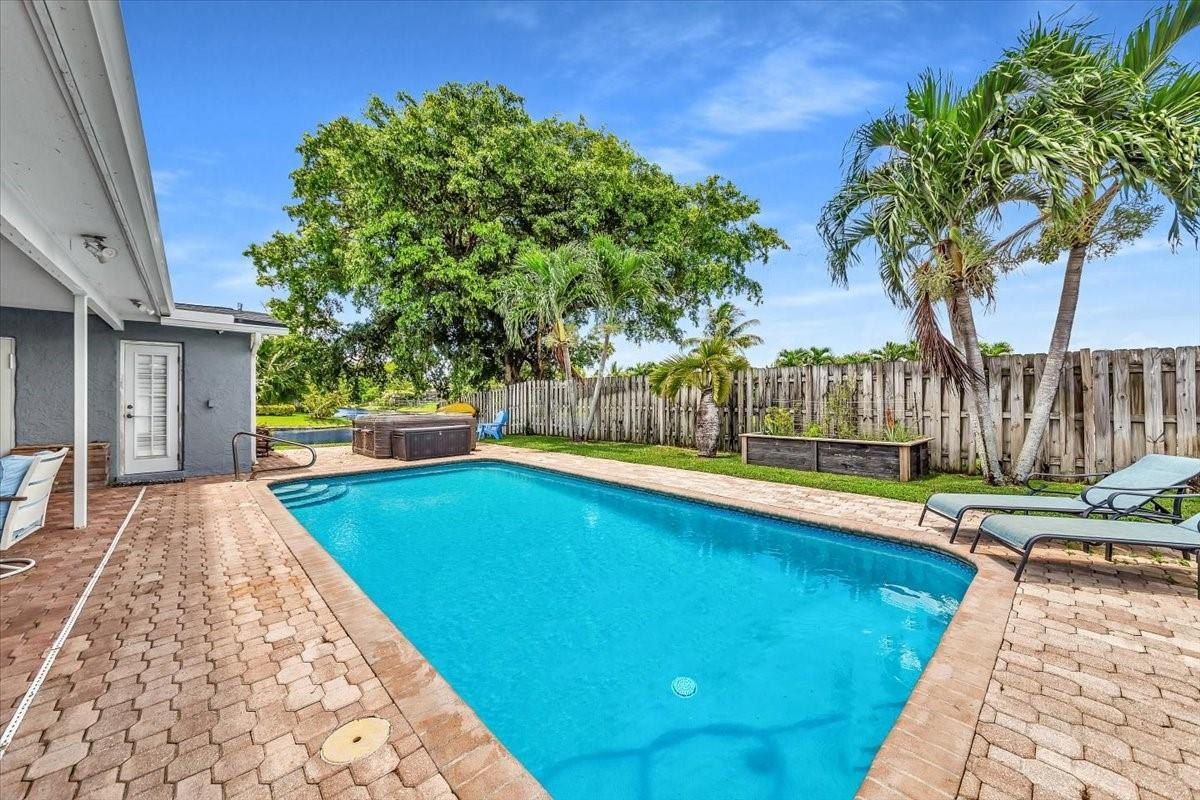 2461 NW 93rd Lane
