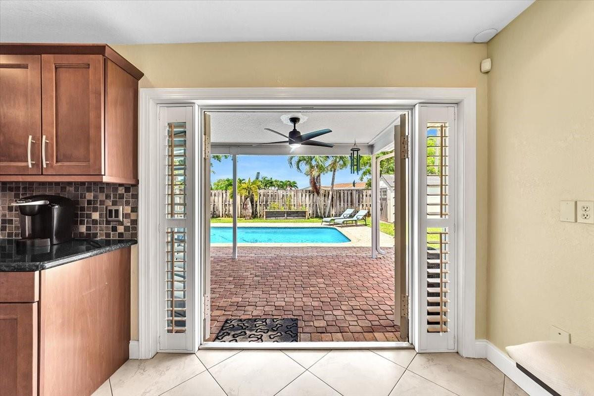 2461 NW 93rd Lane